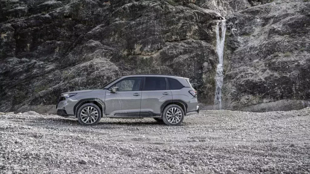 Za brzydki na Instagrama, za dobry na warsztat. Ile kosztuje w maju SUV, który zawstydza RAV4 Toyoty?