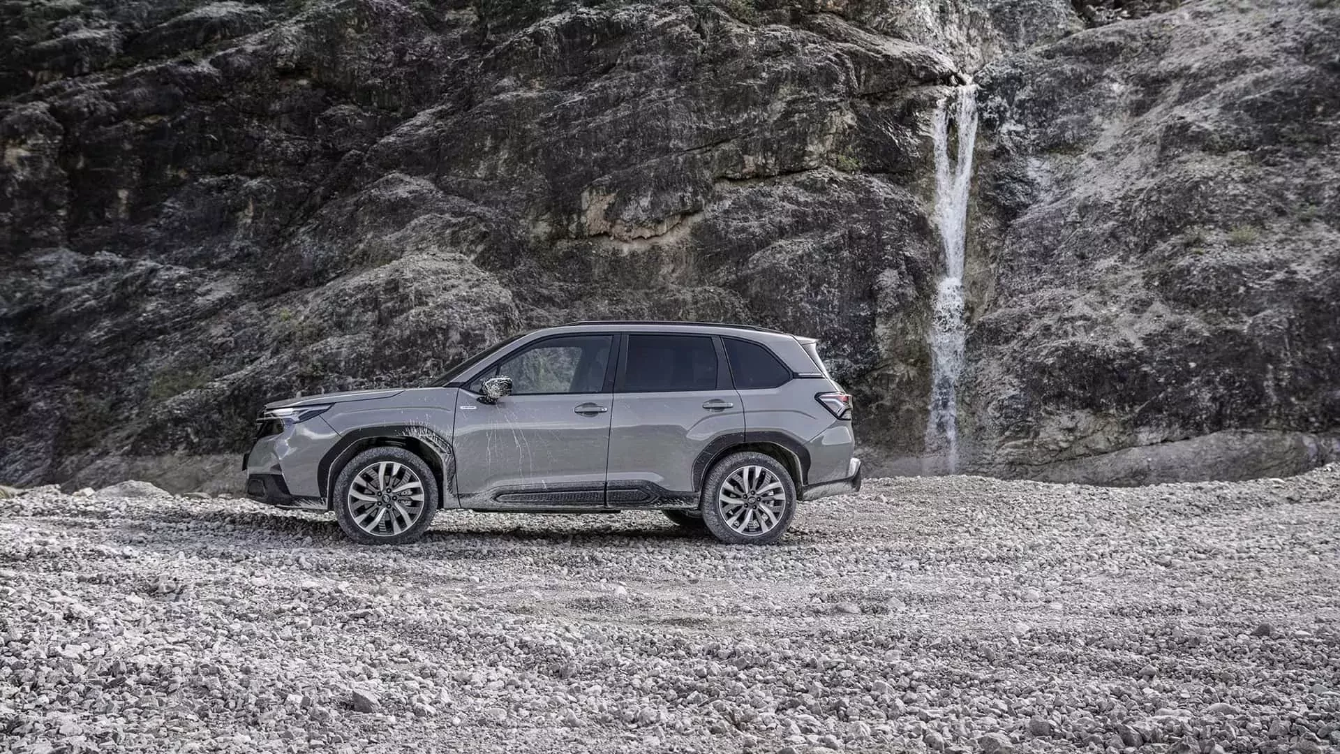 Za brzydki na Instagrama, za dobry na warsztat. Ile kosztuje w maju SUV, który zawstydza RAV4 Toyoty?