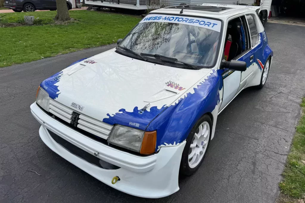 wyscigowy-peugeot-205