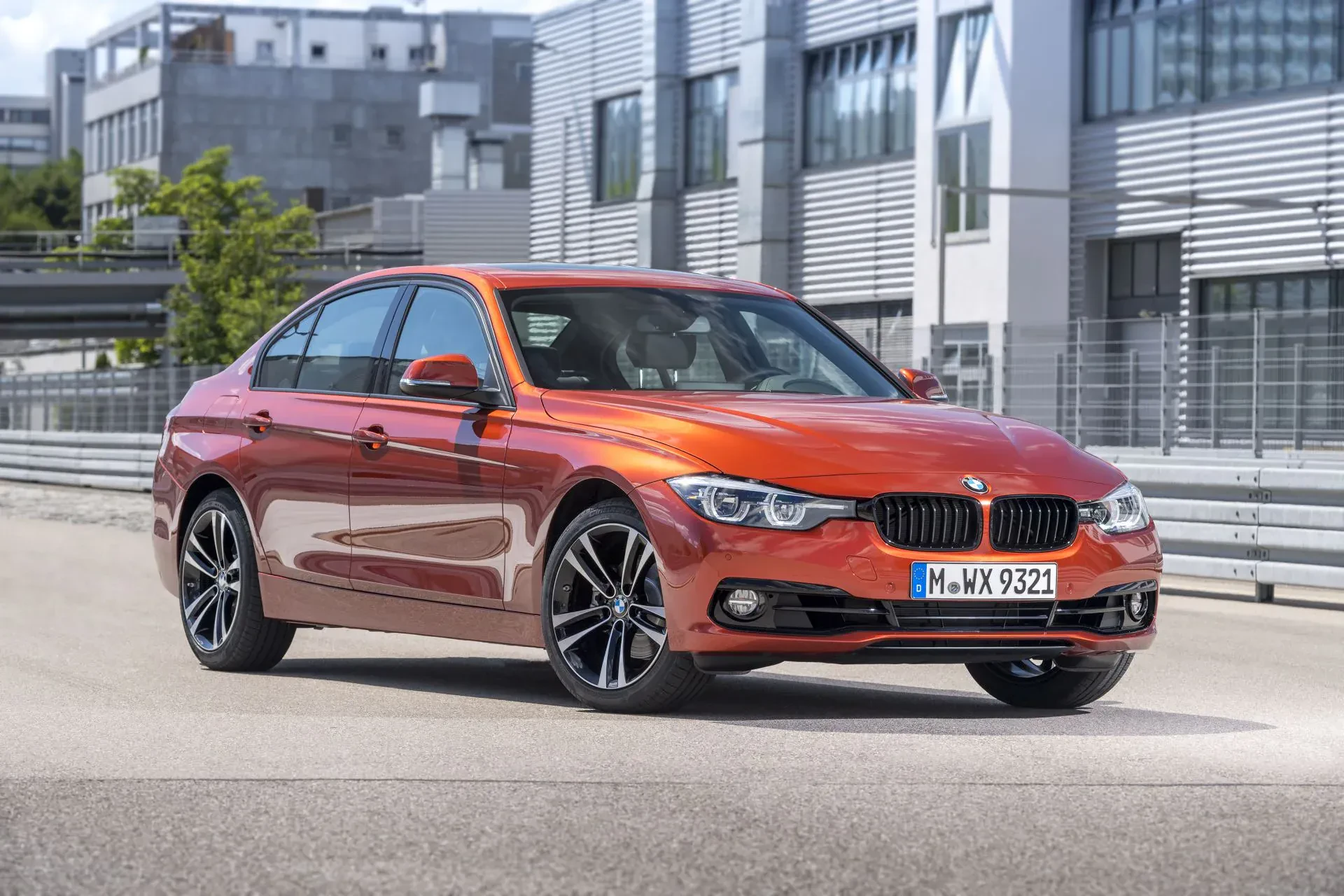 BMW Serii 3 seria F30 F31 generacja szósta silnik benzyna diesel cena ceny tanio używany otomoto napęd wyposażenie opinie