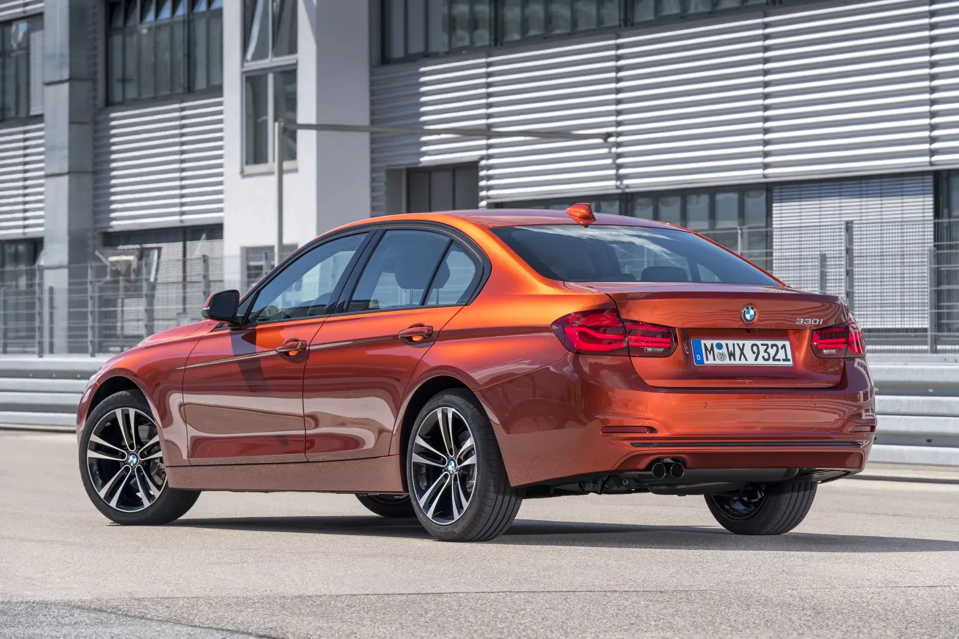 BMW Serii 3 seria F30 F31 generacja szósta silnik benzyna diesel cena ceny tanio używany otomoto napęd wyposażenie opinie