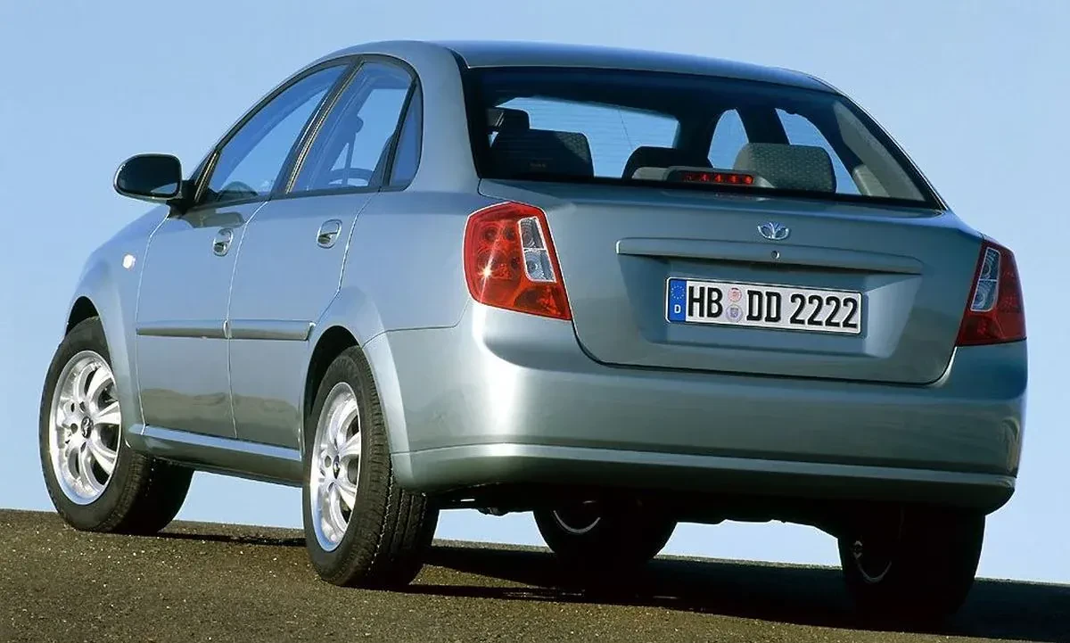Daewoo Nubira zalety wady opinie oceny cena ceny silnik spalanie moc wyposażenie atuty