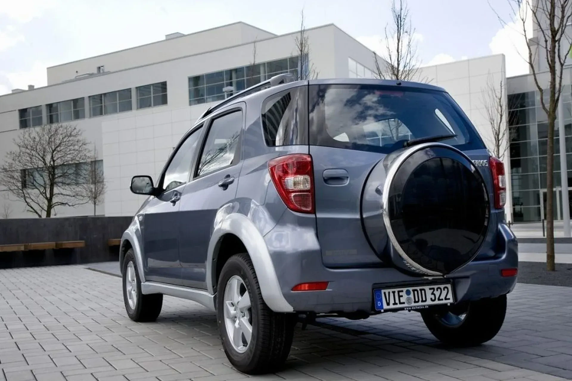 Daihatsu Terios SUV japoński Toyota Rush silnik napęd na cztery koła opinie oceny zalety wady cena ceny benzyna