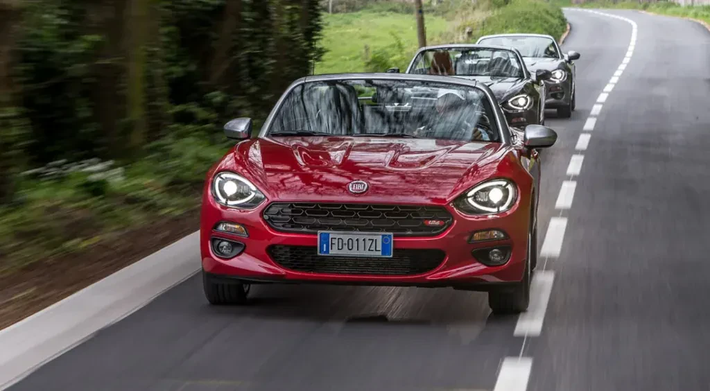 Nie każdy o tym wie, ale ten Fiat to bliźniak kultowego japońskiego modelu. Różnica w cenie nie jest duża