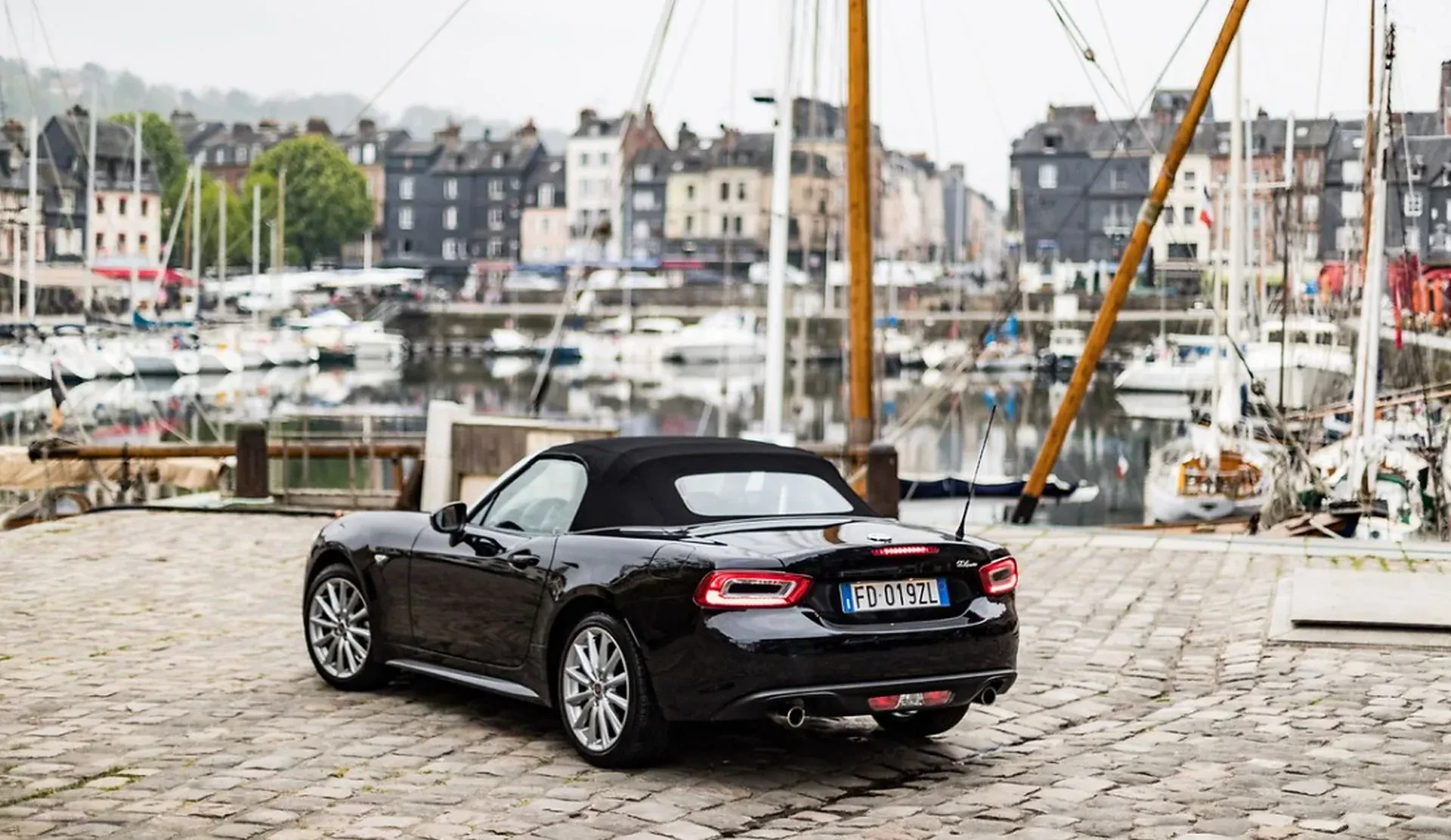 Fiat Abarth 124 Spider Mazda MX-5 podobieństwa moc cena otomoto