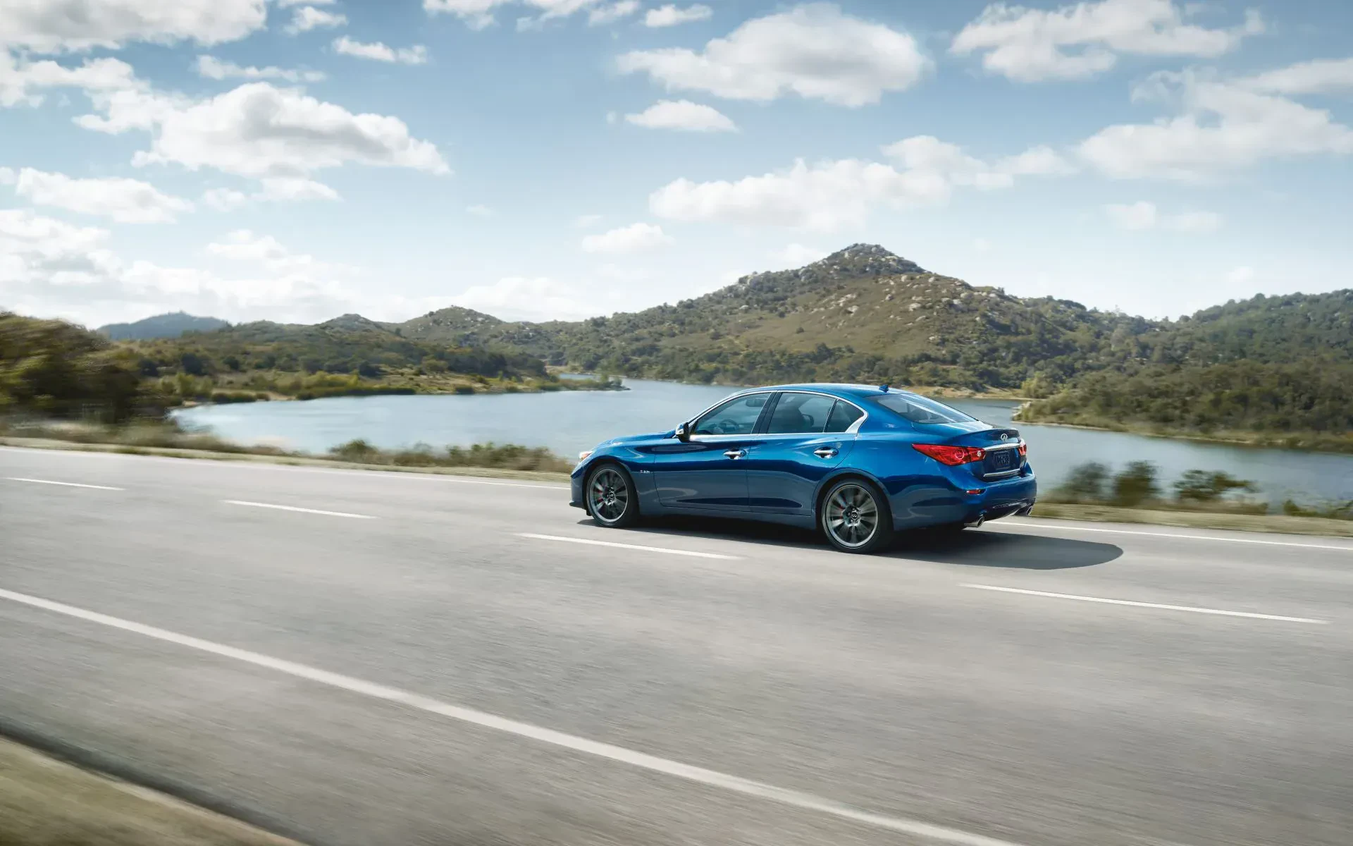 Infiniti Q50 silnik moc osiągi benzyna diesel opinie oceny zalety wady sebastian vettel