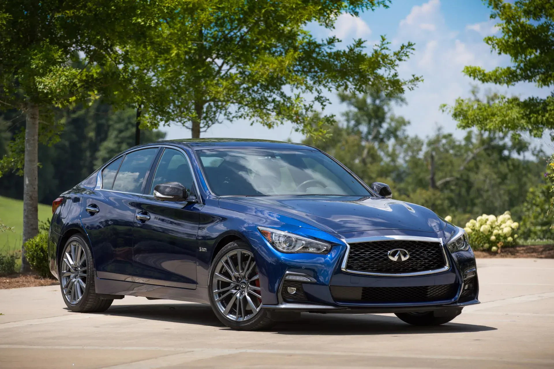 Infiniti Q50 silnik moc osiągi benzyna diesel opinie oceny zalety wady sebastian vettel