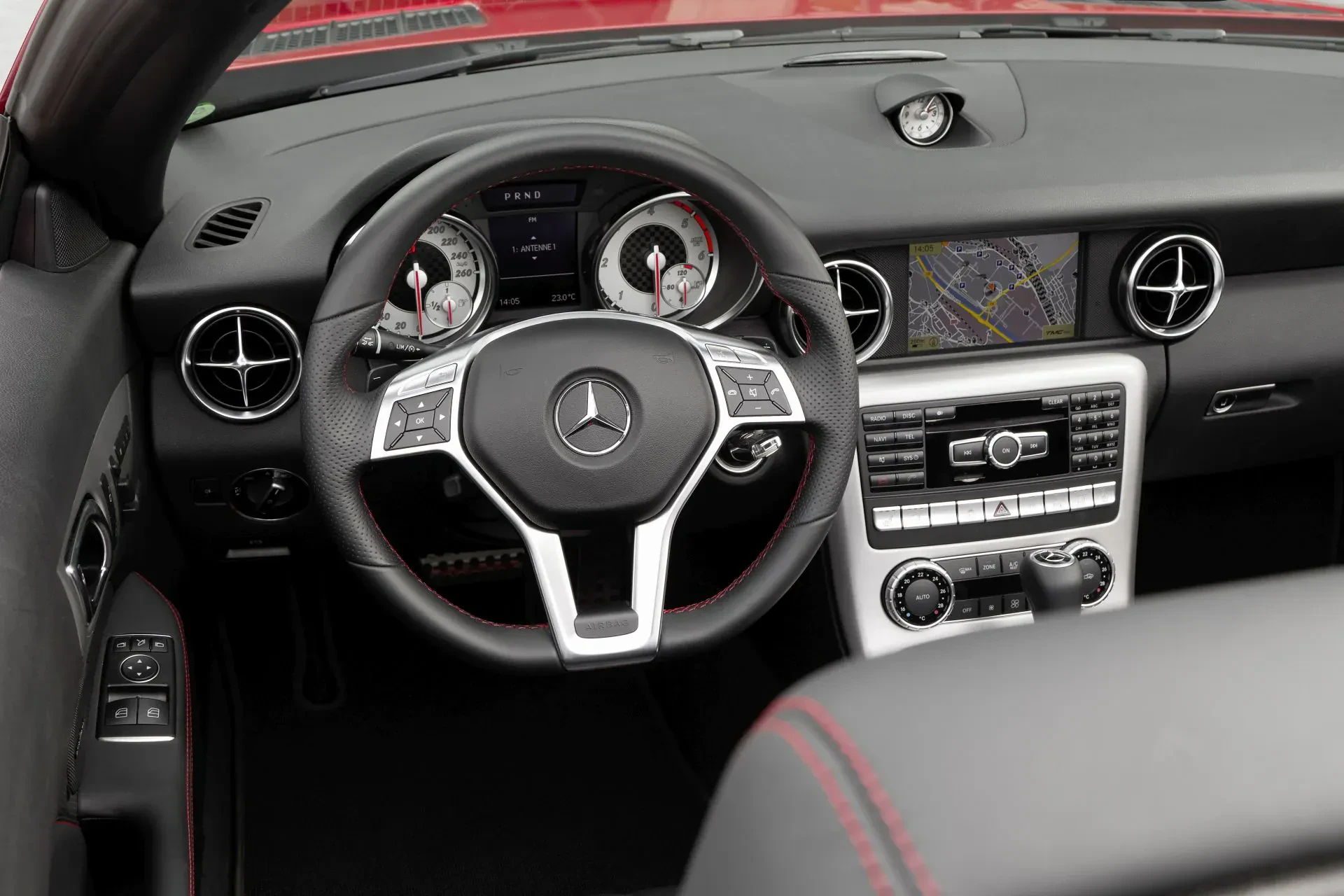 Sportowy Mercedes w okazyjnej cenie. To kultowy model, który będzie cię wyróżniał na drogach