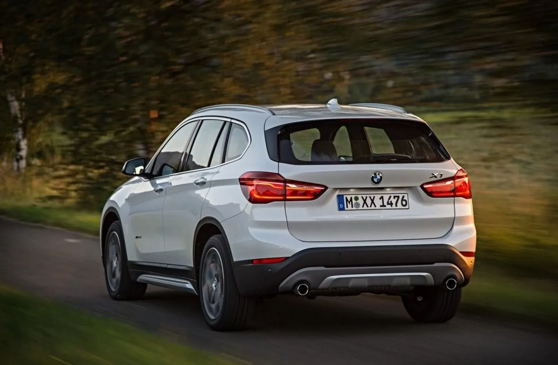 SUV BMW X1 silnik benzyna diesel napęd cena ceny opinie oceny zalety wady