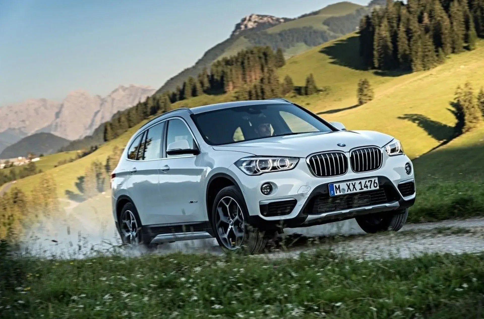 SUV BMW X1 silnik benzyna diesel napęd cena ceny opinie oceny zalety wady