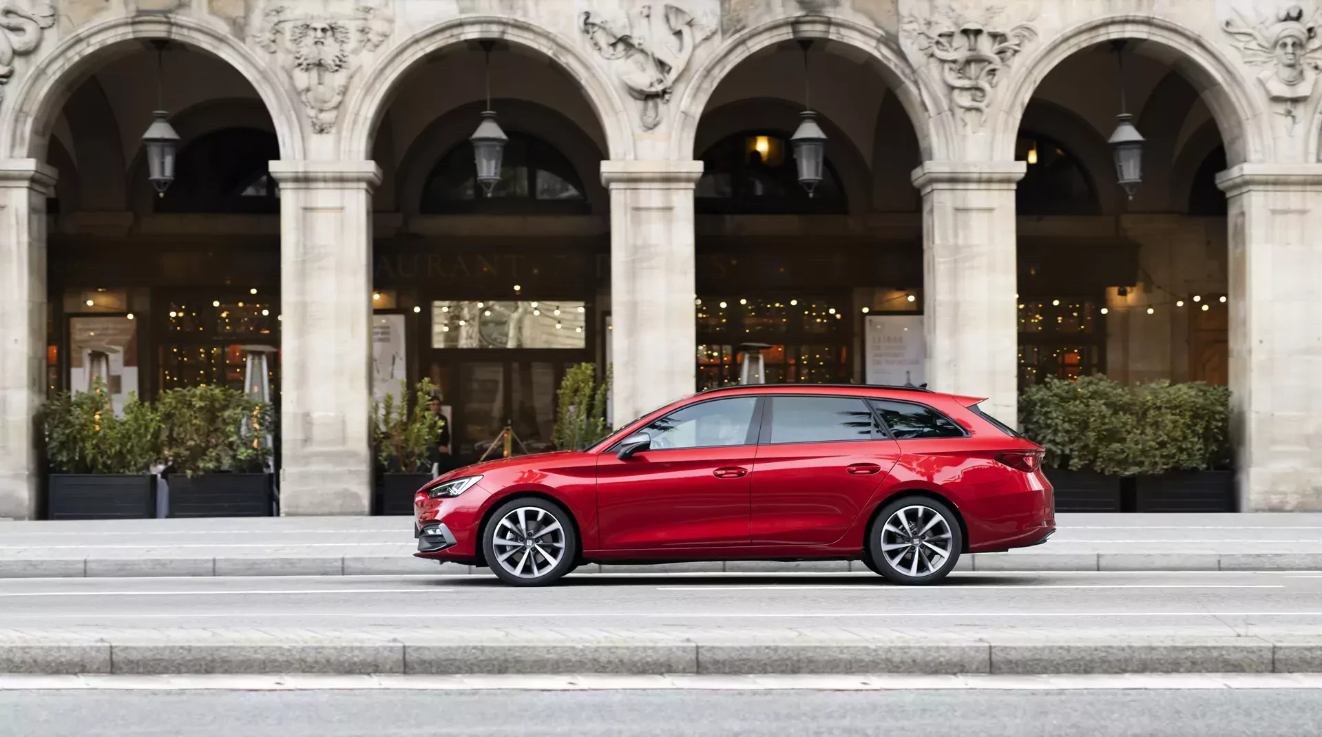 Seat Leon Sportstourer zdjecie nadwozia z boku