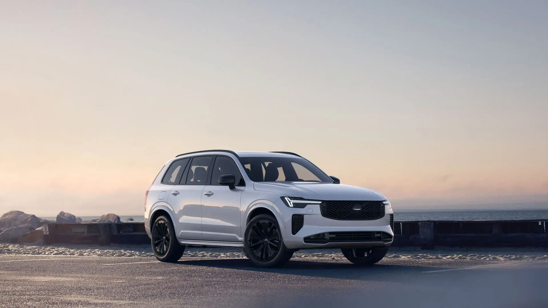 Volvo XC90 SUV bezpieczeństwo silnik benzyna diesel moc cena ceny opinie oceny zalety wady spalanie osiągi