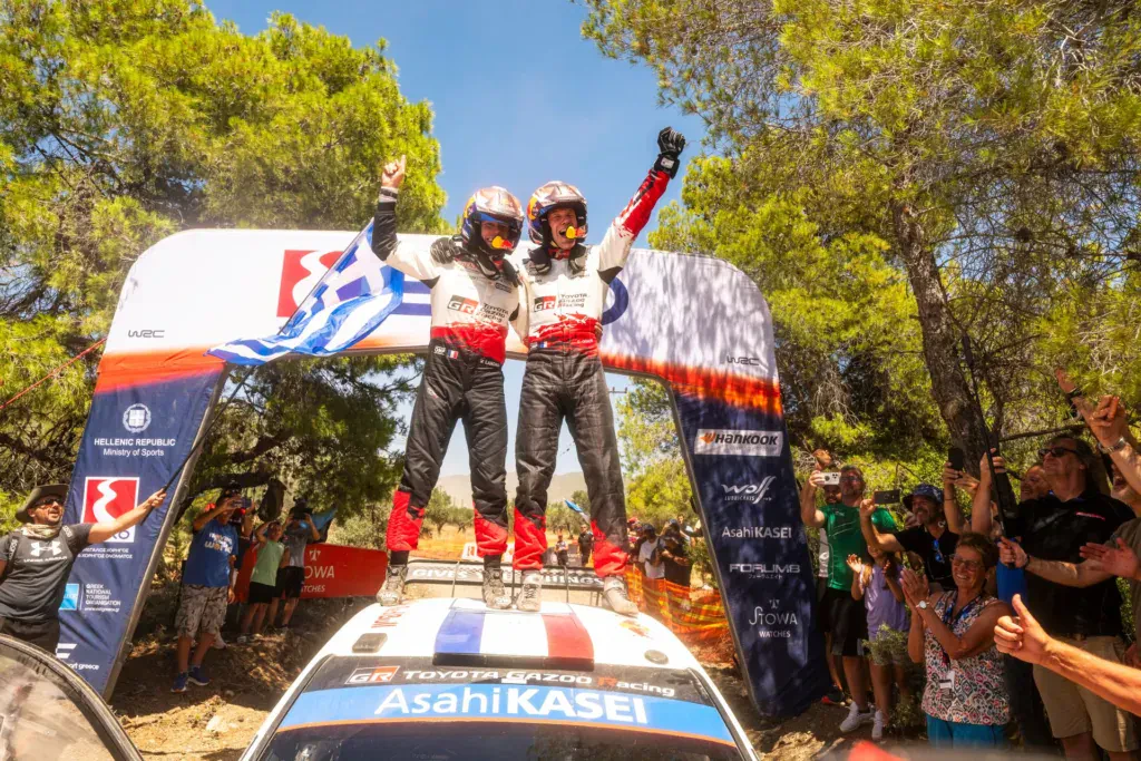 Ogier i Landais wygrywają Rajd Akropolu. Dramatyczna końcówka ósmej rundy sezonu WRC