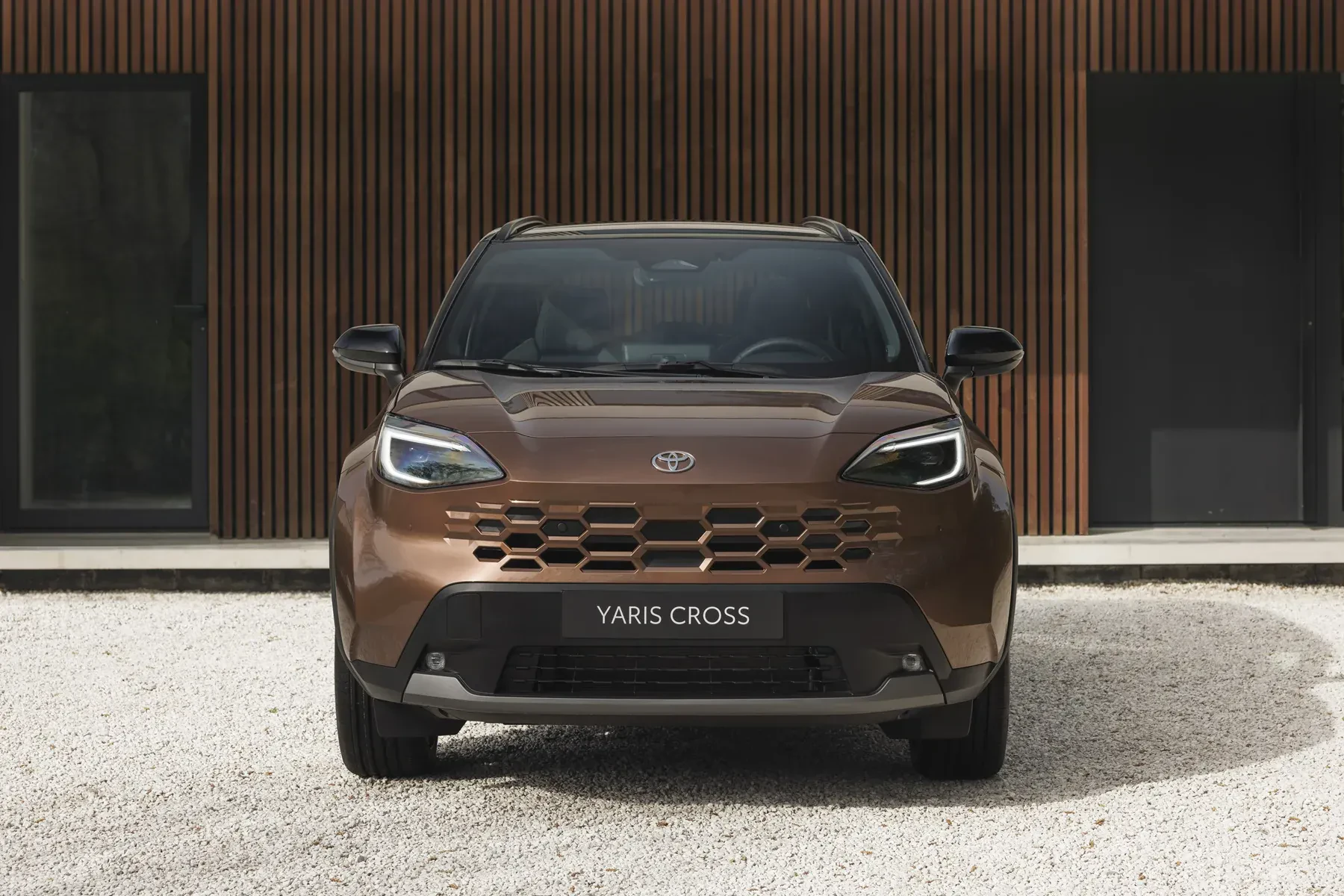 Nowa Toyota Yaris Cross 2027 w kolorze _Precious_Bronze
