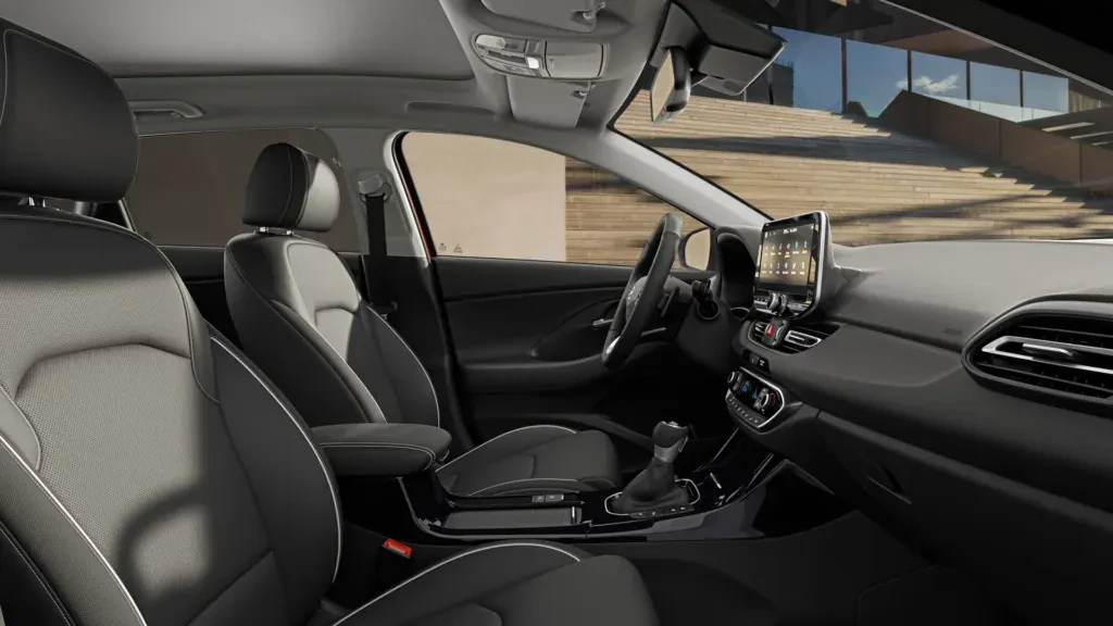 Hyundai i30 MY27 ewoluuje technologicznie. W nowym kolorze ma wszystko, co potrzebne bez zmian w cenniku