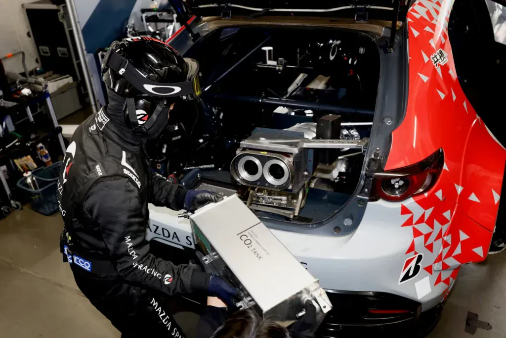 mazda-co2-czysci-powietrze