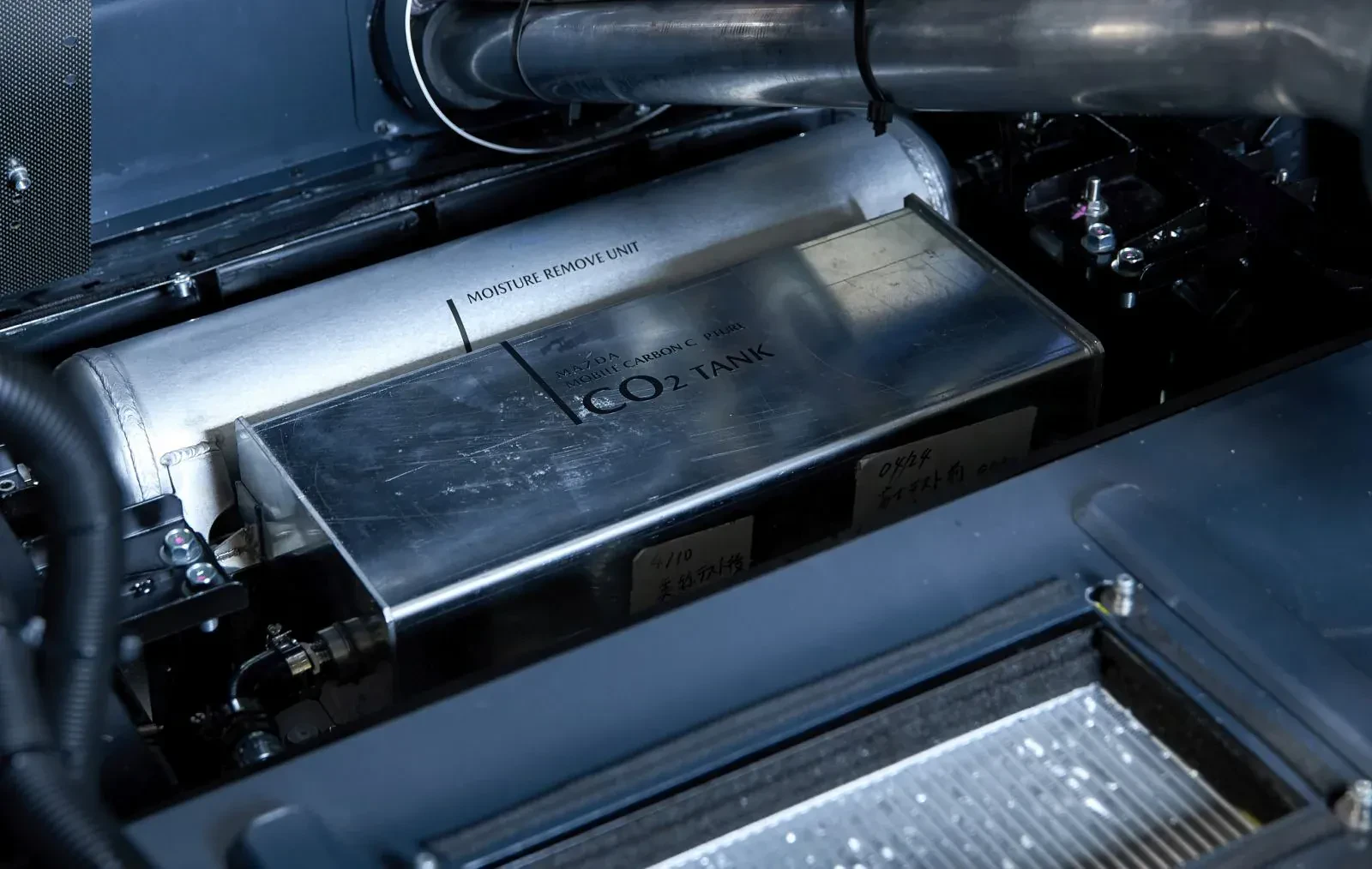 Mazda testuje nowy system dla silnika spalinowego. Ma ujemne CO2 i dosłownie oczyszcza powietrze