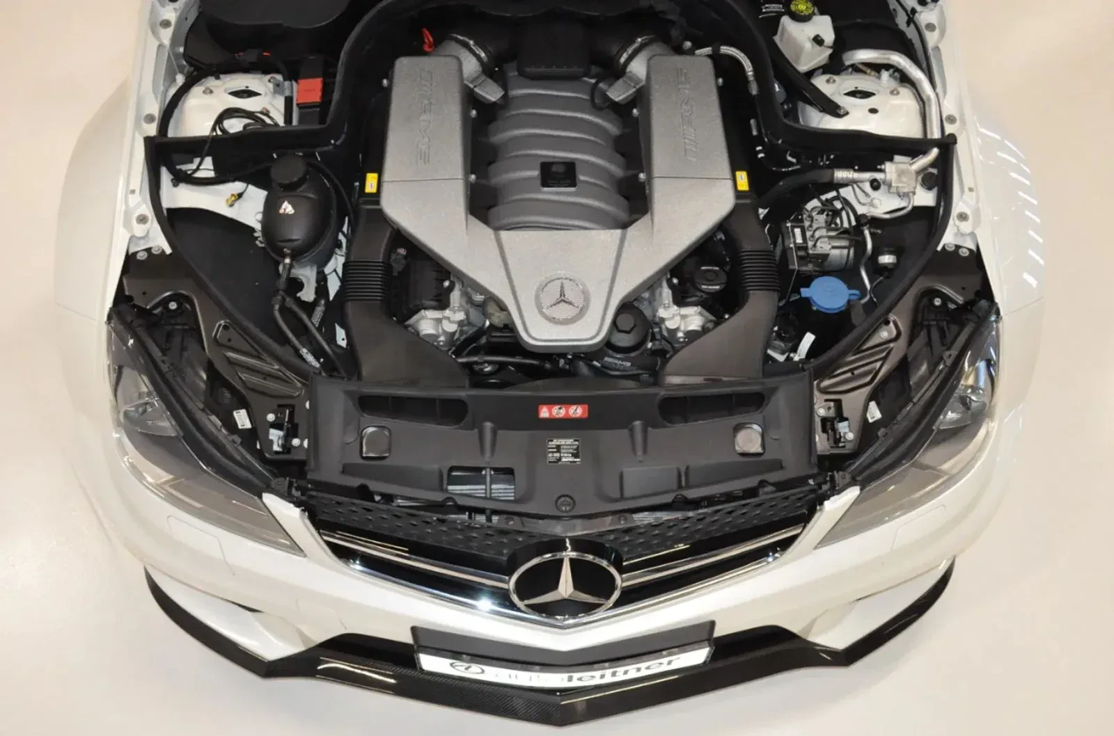 To jeden z najlepszych współczesnych Mercedesów. Ma 6,2-litrowe V8 i przebieg 322 kilometry