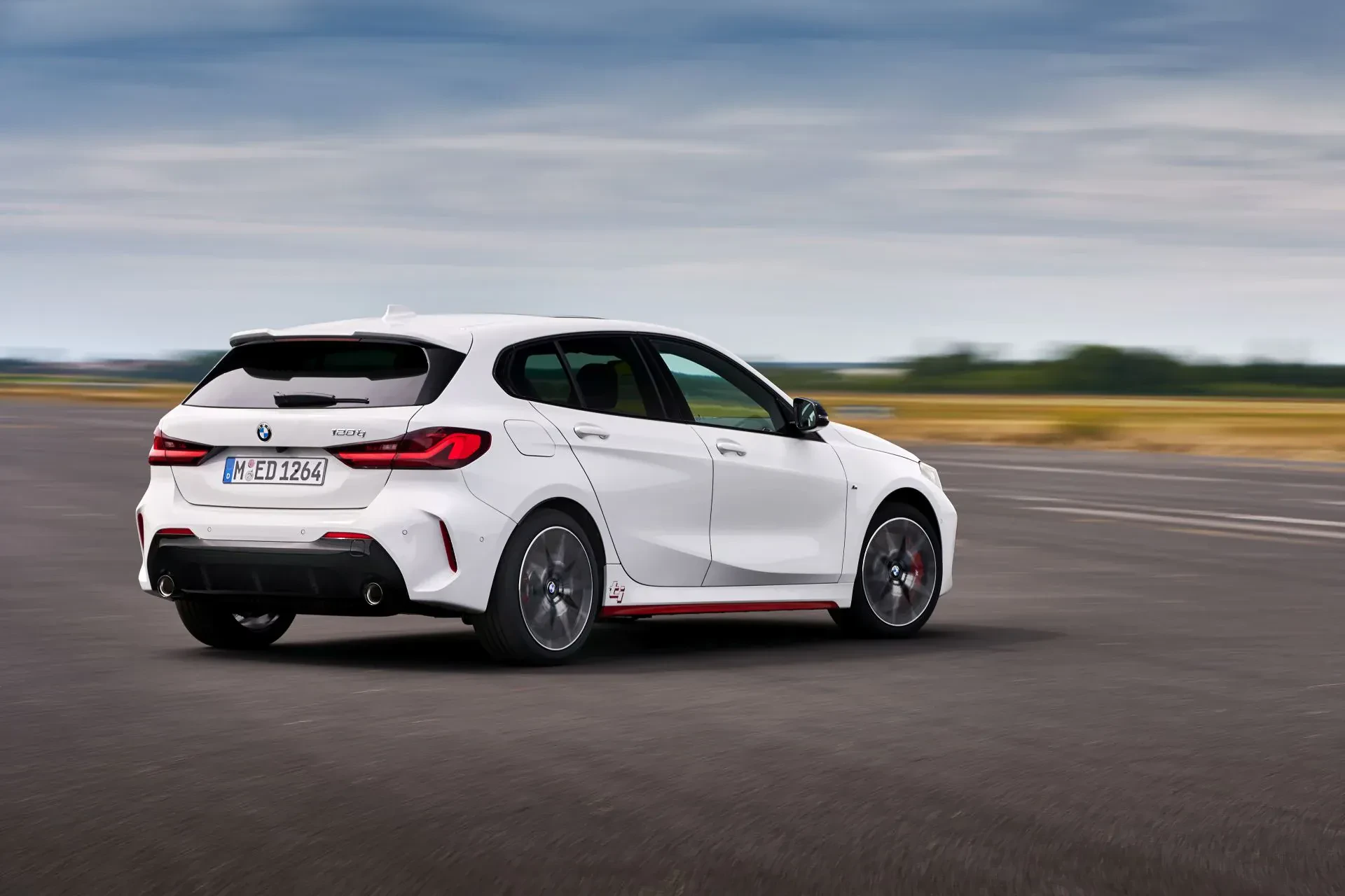 BMW Serii 1 trzecia generacja F40 silnik benyzna diesel napęd moc osiągi silniki oceny opinie zalety wady cena ceny