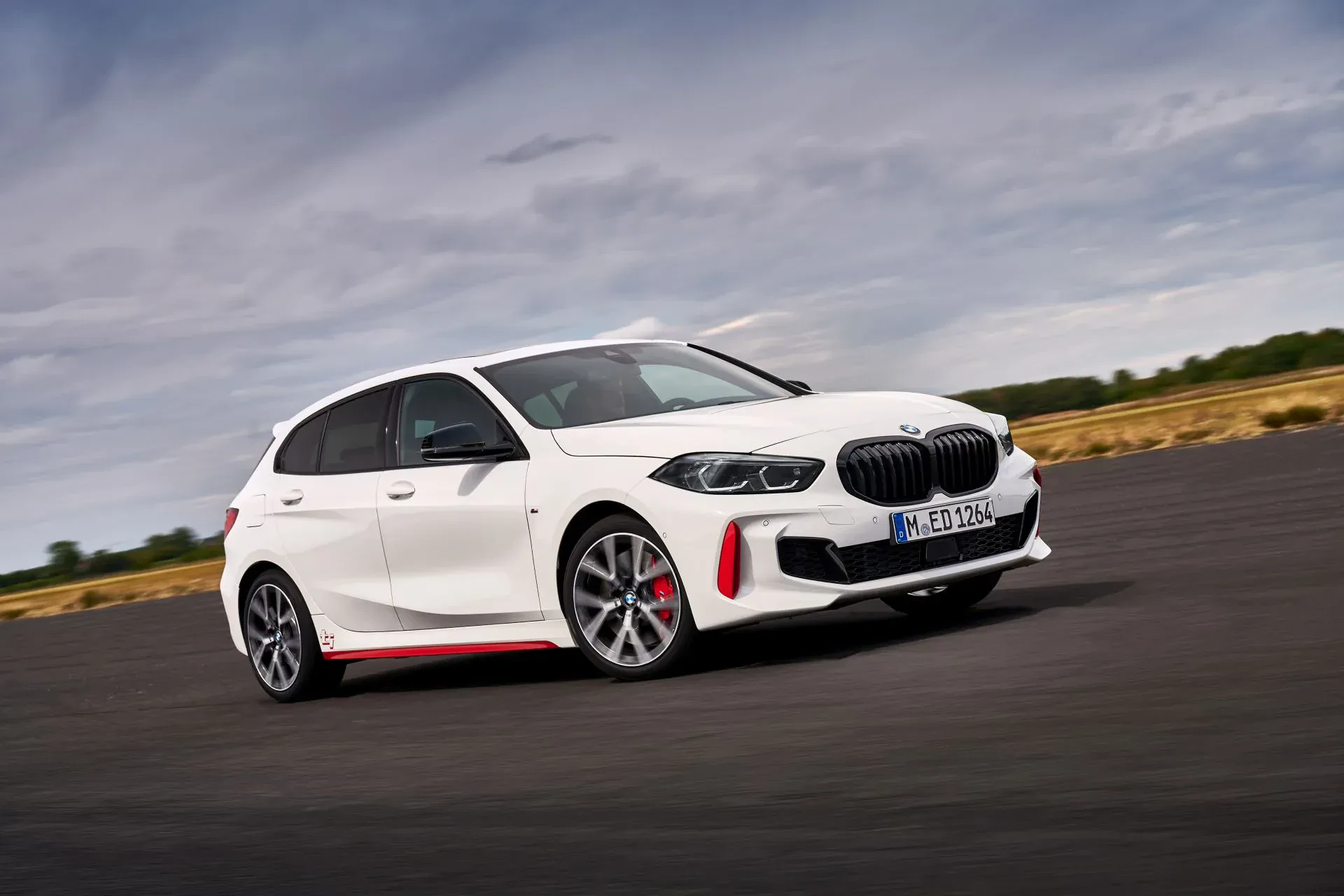 BMW Serii 1 trzecia generacja F40 silnik benyzna diesel napęd moc osiągi silniki oceny opinie zalety wady cena ceny