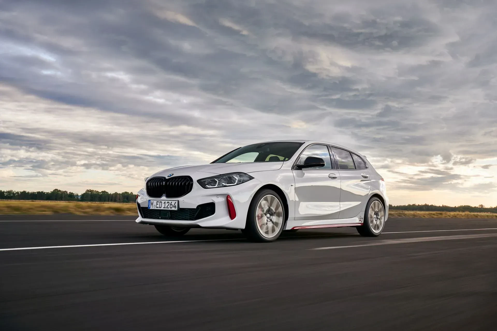 Nowoczesne BMW z rocznika 2019 kusi ceną. Kierowcy są zaskoczeni jego parametrami