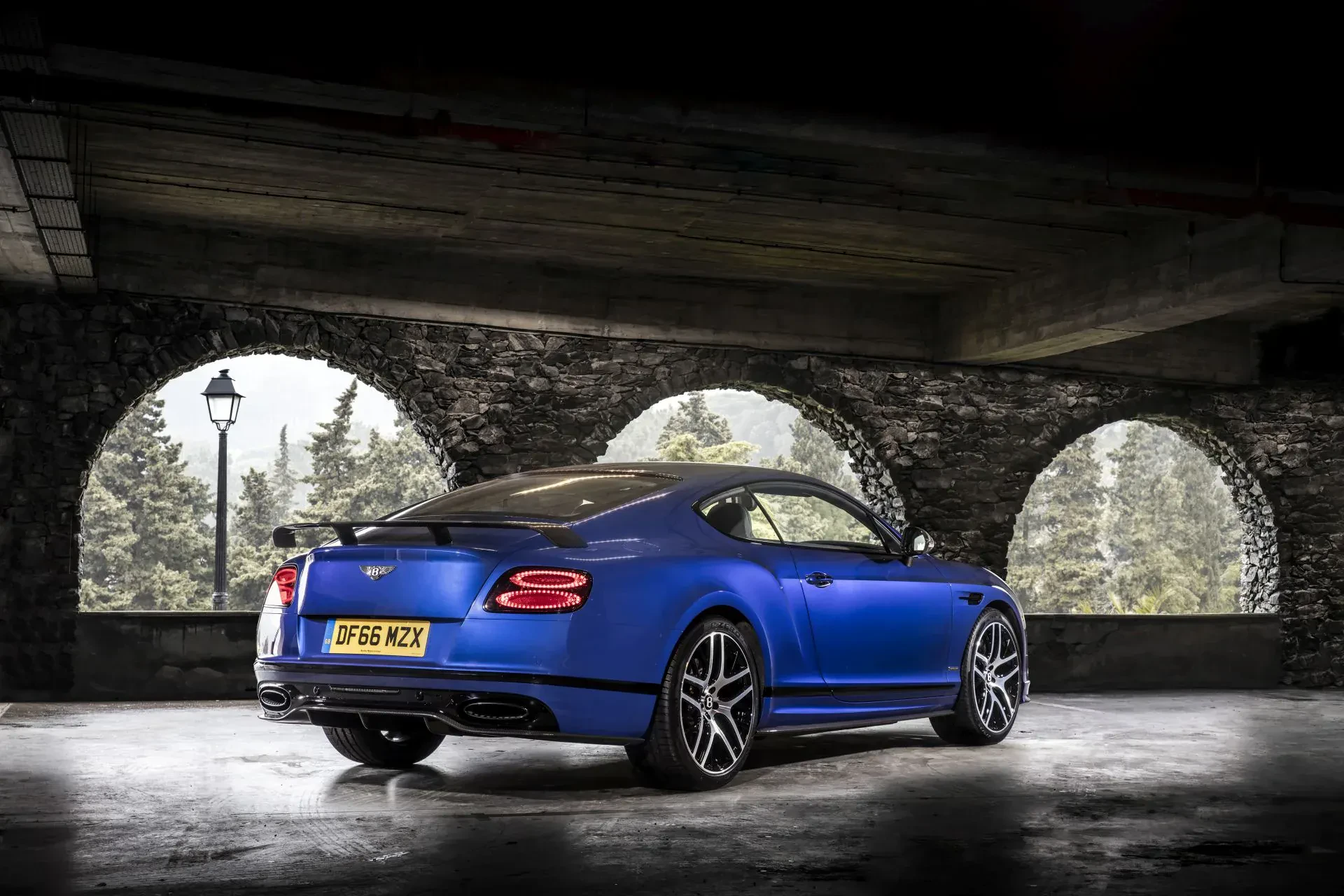 Bentley Continental GT silnik w12 benzyna moc osiągi cena ceny używany otomoto tanio okazja opinie oceny zalety wady