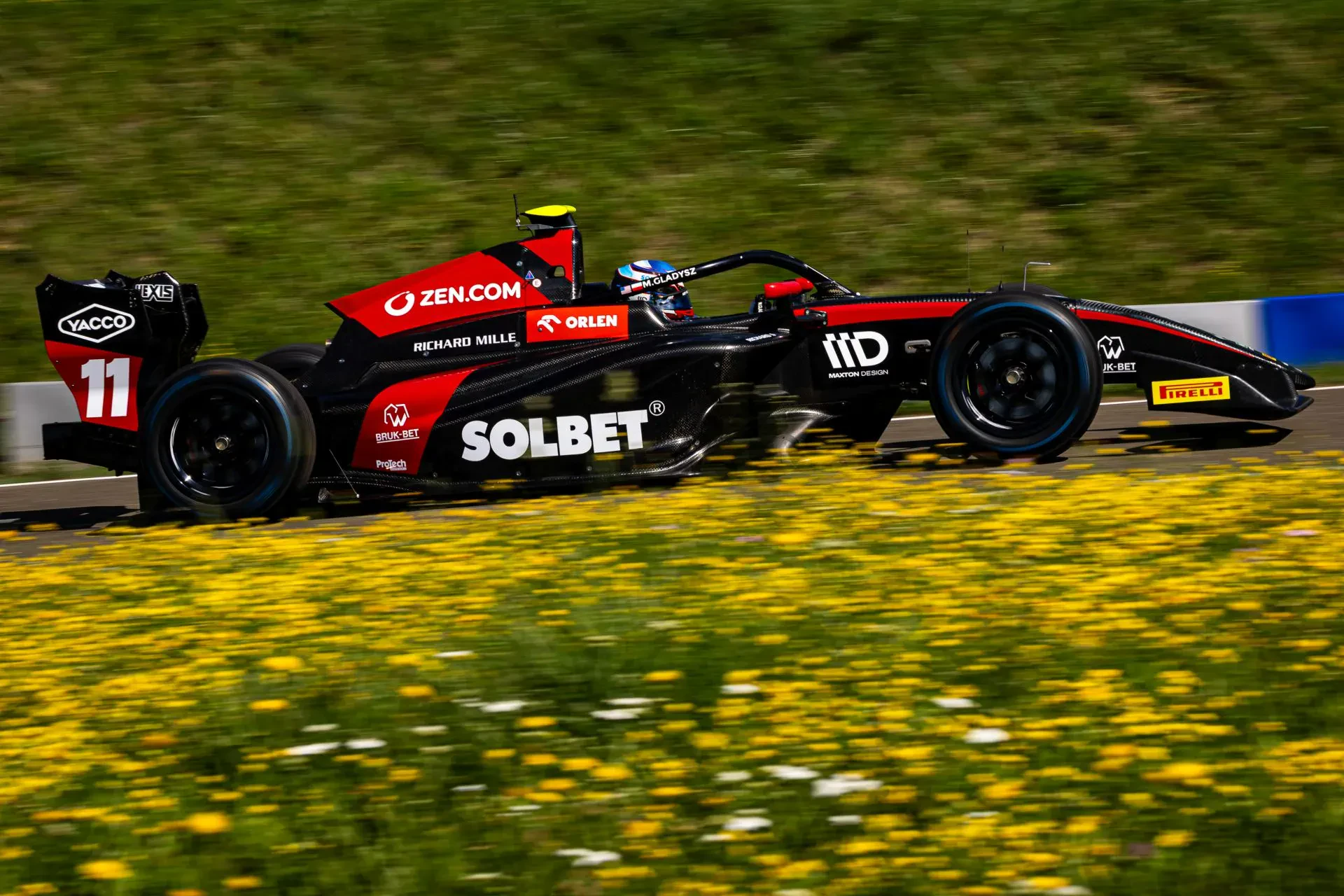 F3 Formuła 3 Maciej Gładysz Grand Prix Wielkiej Brytanii sukces polacy polak wyniki wyścigi samochodowe Silverstone