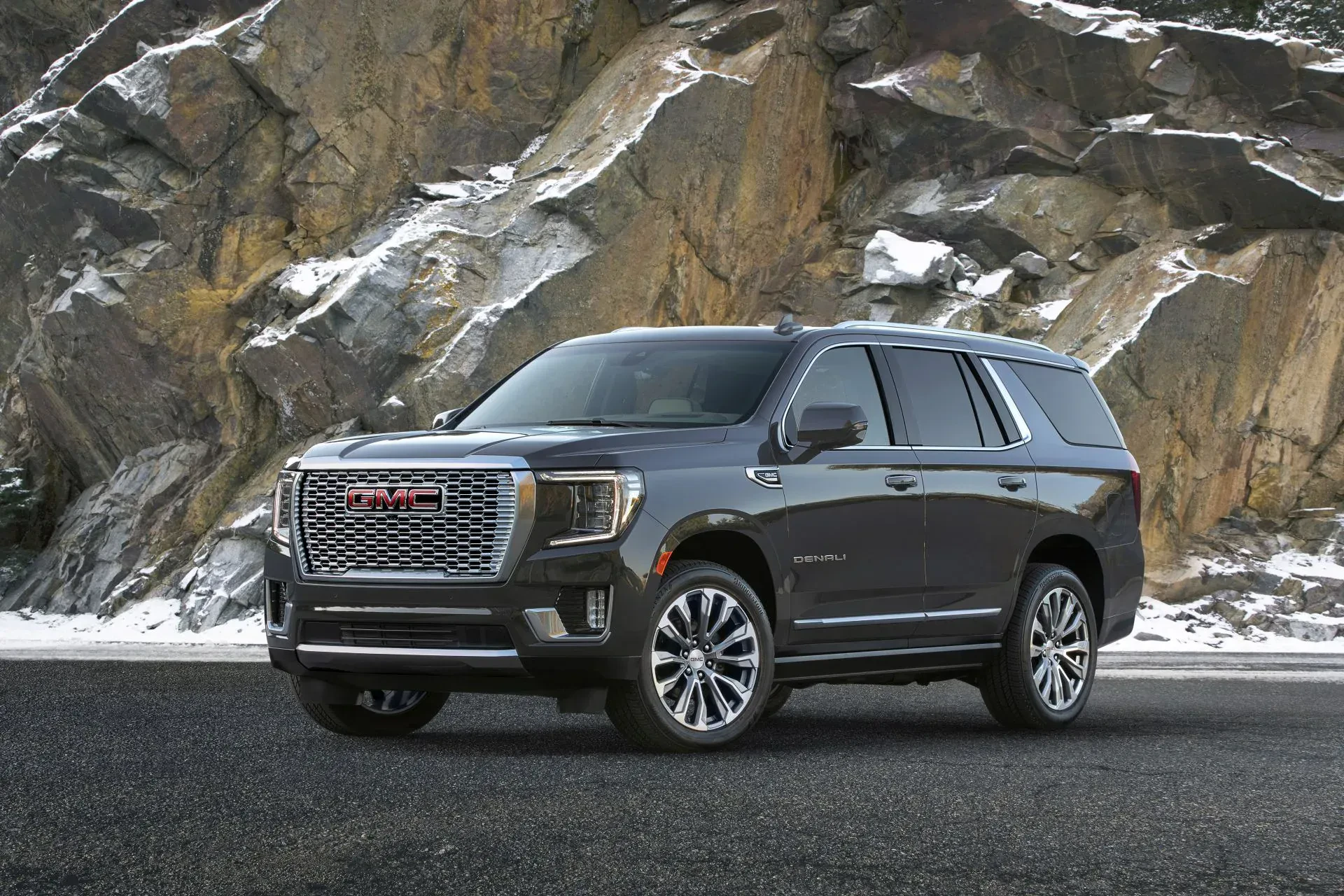 GMC Yukon SUV silnik benzyna V8 moc osiągi cena ceny otomoto używany tanio opinie oceny zalety wady