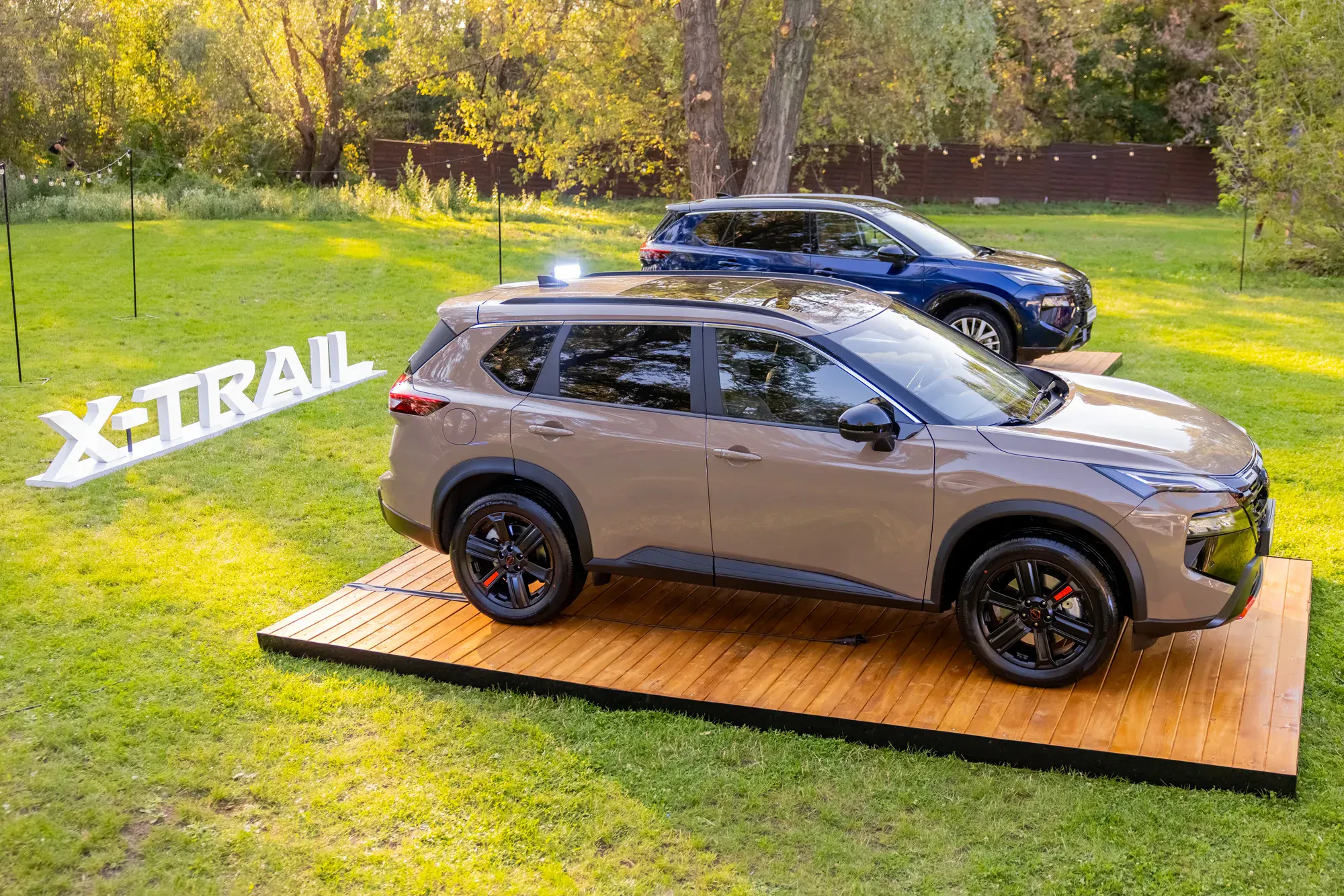 Oczy Polaków zwrócone na salony Nissana. Do oferty wjechał pancerny SUV, oferujący choćby 7 miejsc i nowoczesny napęd 4×4