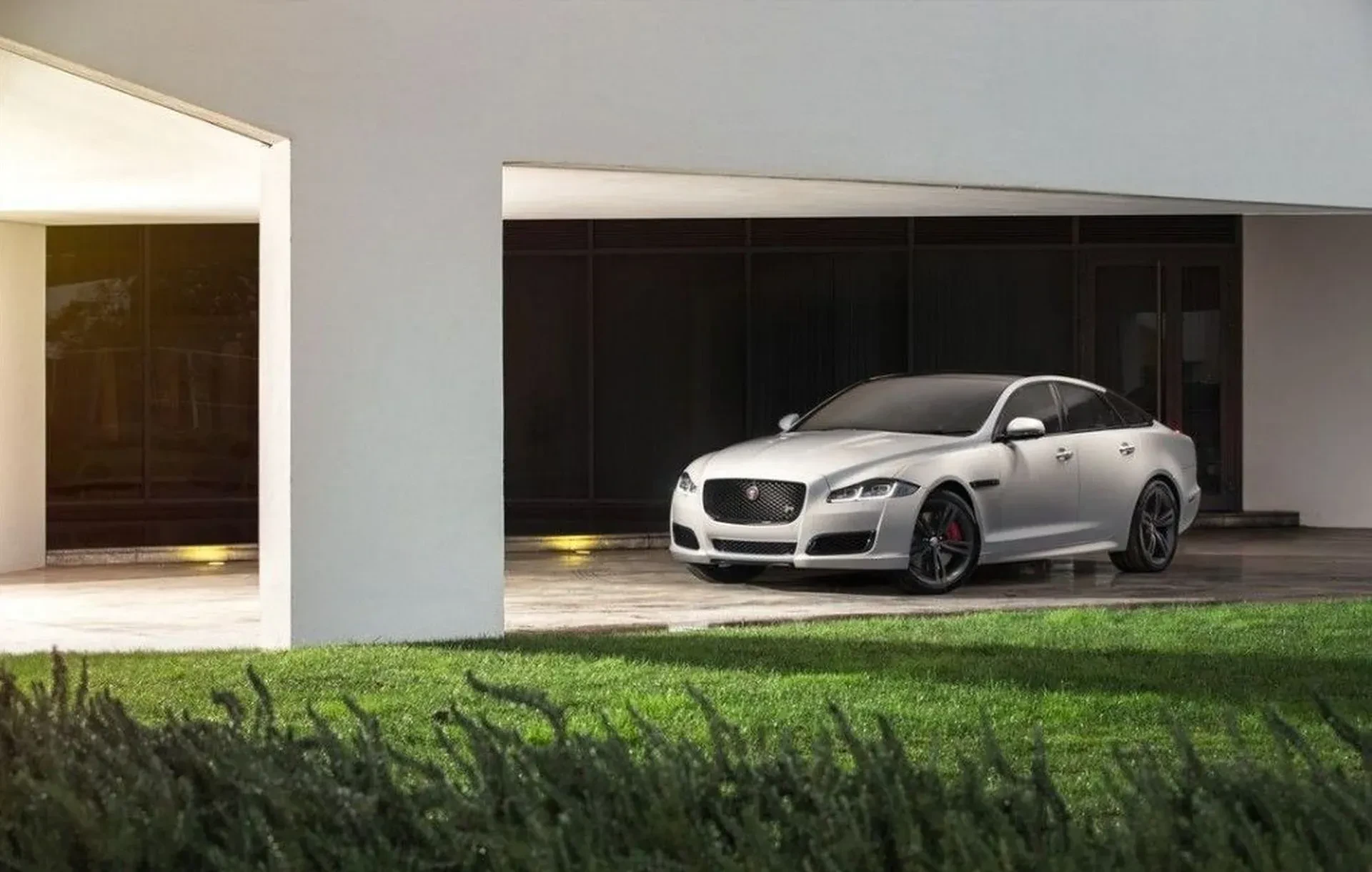 Jaguar XJ cena ceny opinie oceny zalety wady silnik benzyna diesel V8 V6 moc osiągi otomoto tanio używany