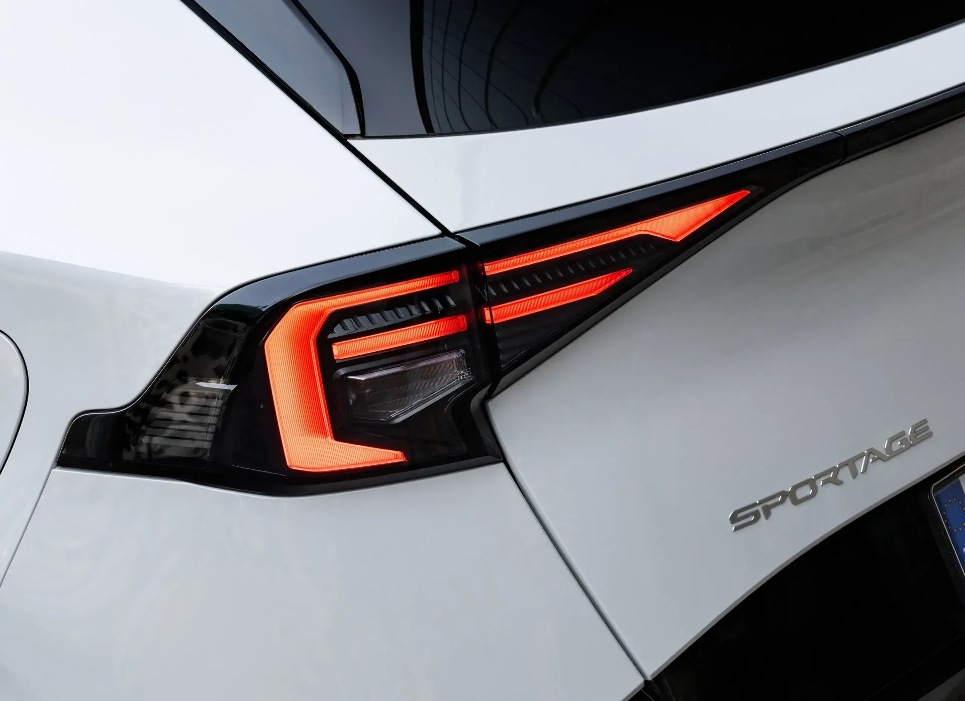 Kia Sportage wyprzedaje się w takim tempie, iż zaraz trzeba będzie uruchomić dodatkową linię dla samych Polaków. SUV nie ma sobie równych