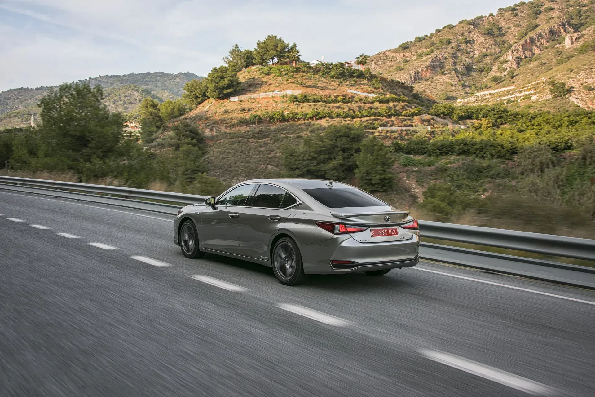 Lexus ES Toyota silnik benzyna hybryda moc opinie oceny zalety wady wyposażenie otomoto używany rocznik cena ceny
