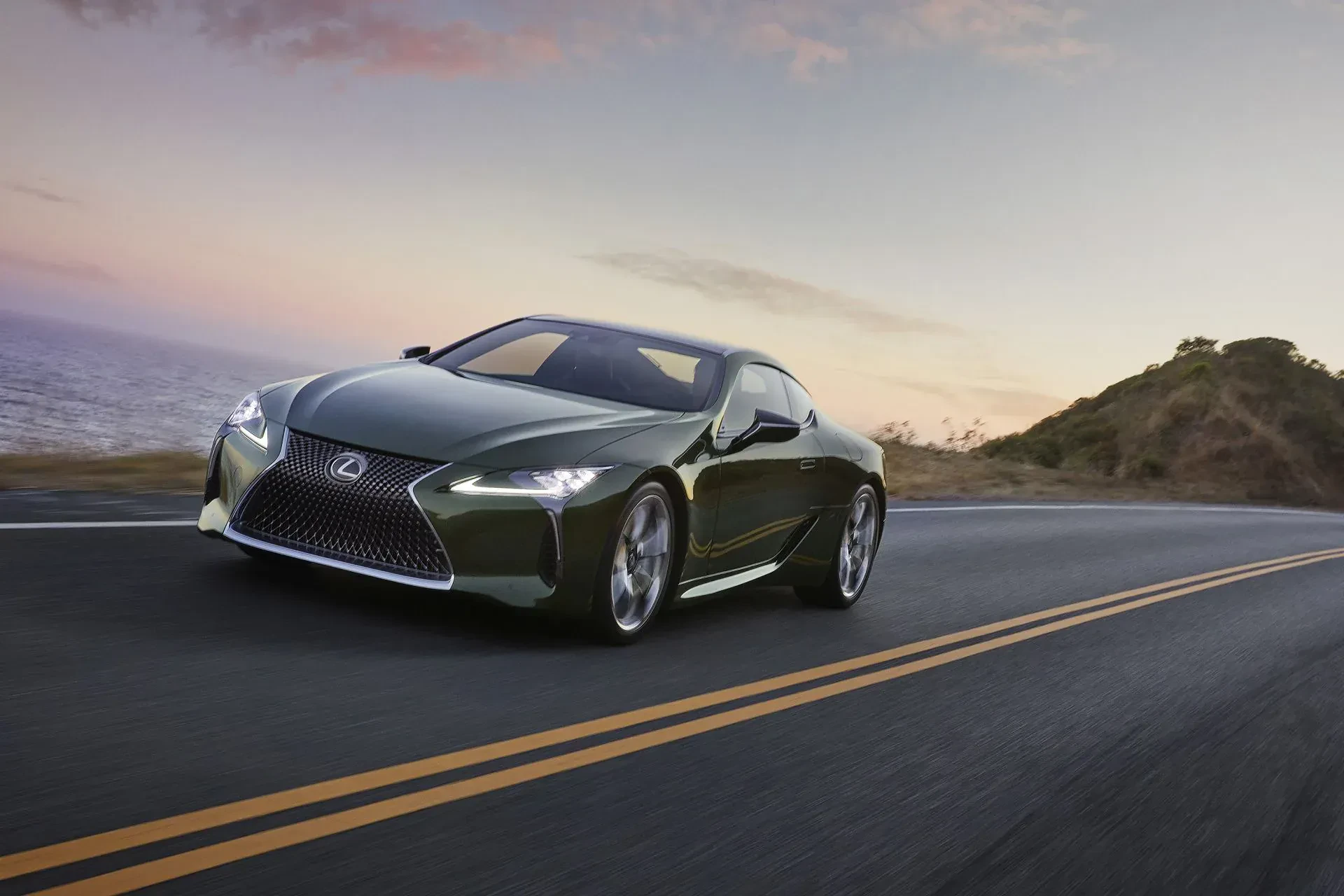 Lexus LC silnik benzyna moc osiągi przyspieszenie cena ceny używany tanio otomoto wyposażenie zaledy wady opinie oceny