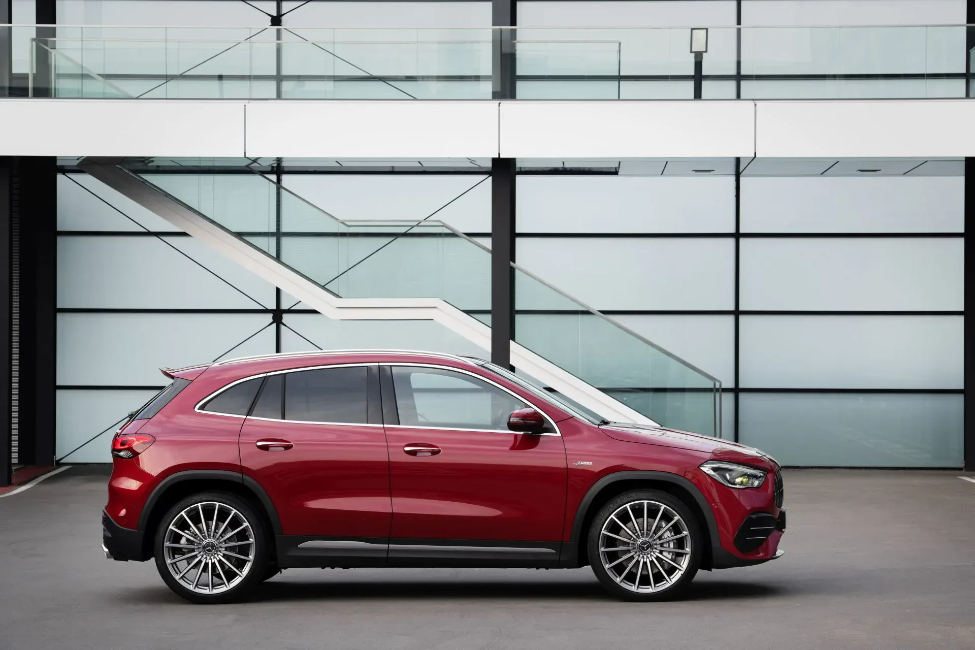 Mercedes Benz GLA SUV crossover silnik benzyna diesel cena ceny opinie oceny zalety wady