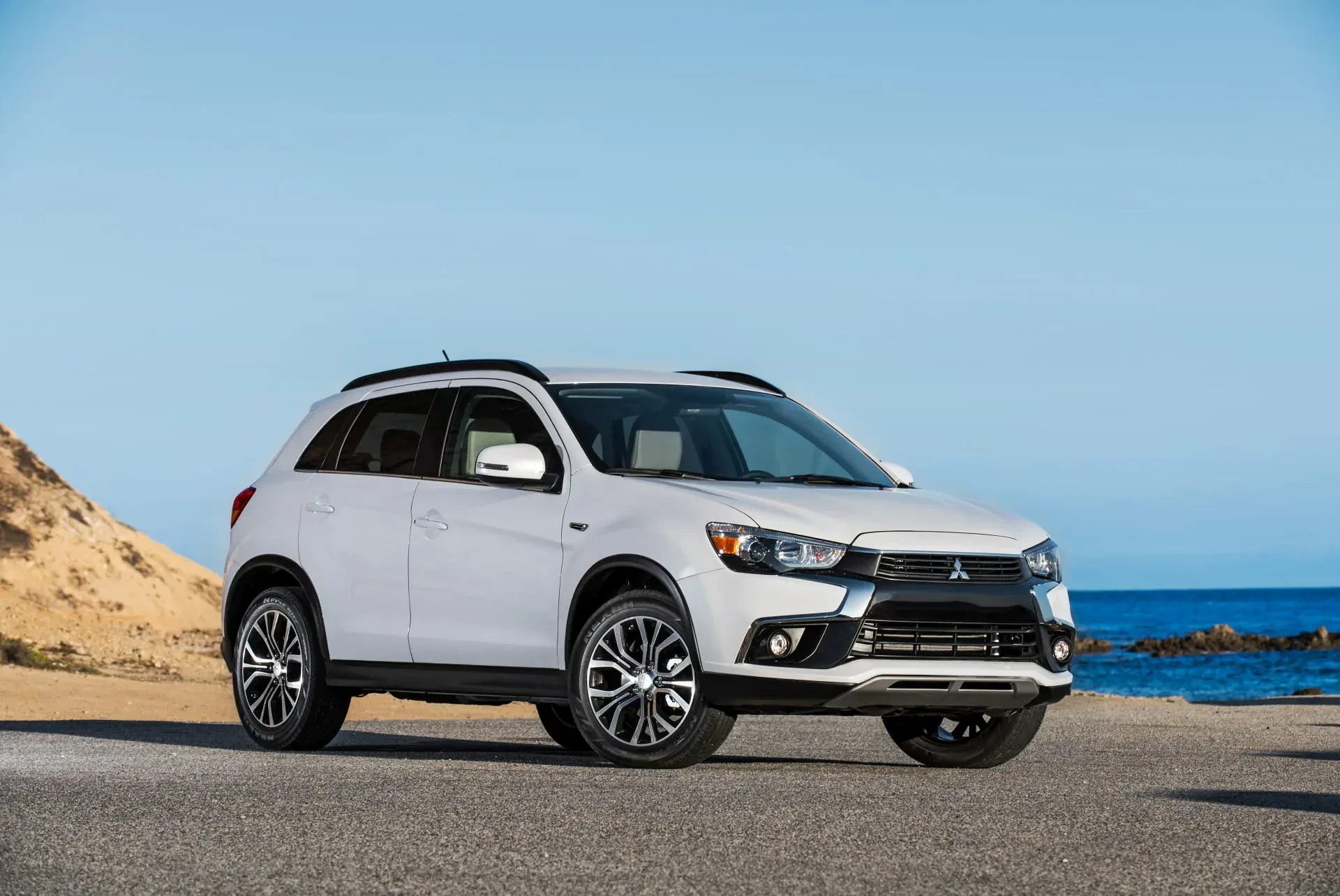 Mitsubishi Outlander SUV cena ceny opinie oceny zalety wady silnik benzyna diesel używany otomoto tanio okazja