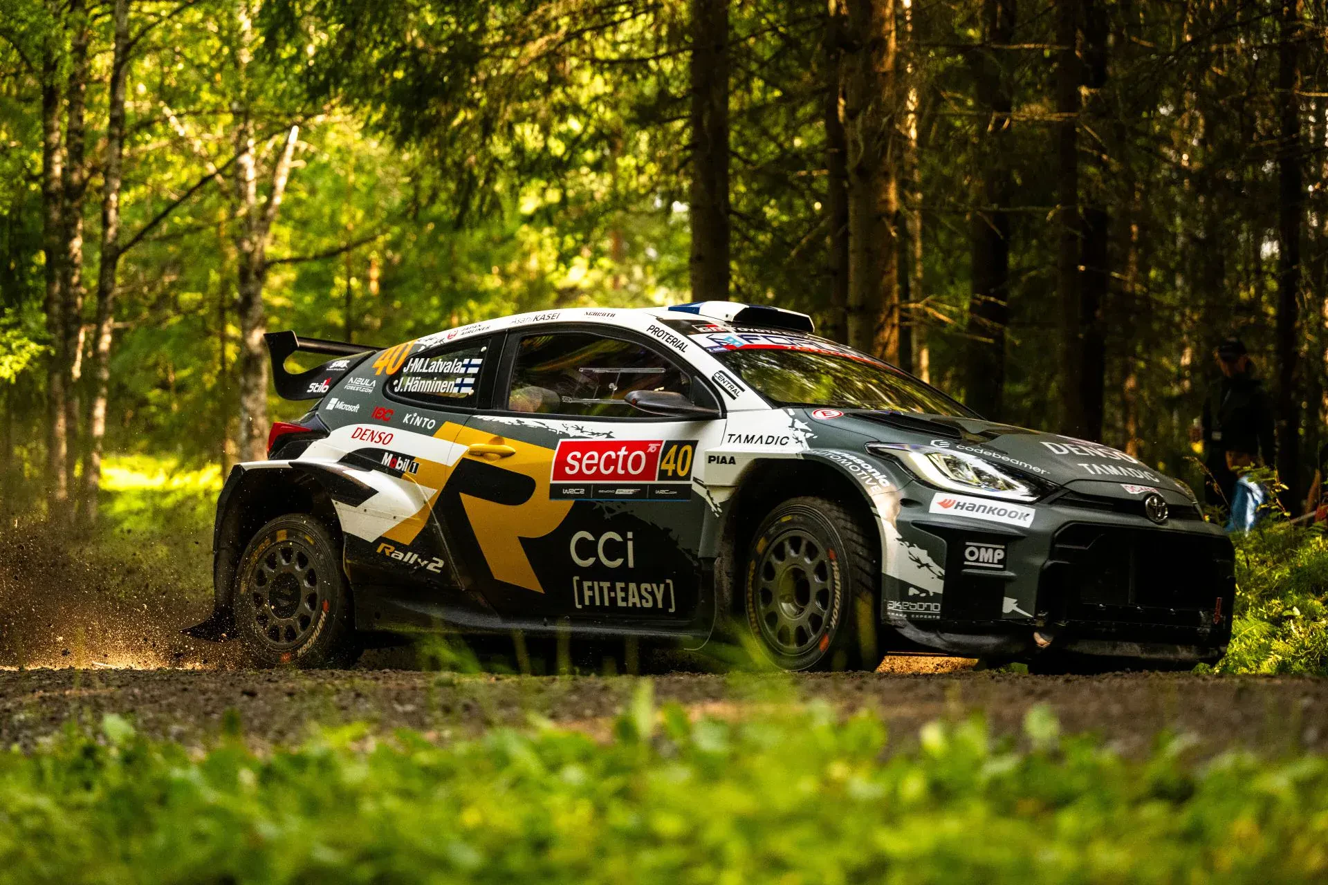 WRC Rajd Finlandii. Popis mistrzowskiej jazdy Ogiera i Ingrassii. Popołudniowa pętla pod znakiem przypadku