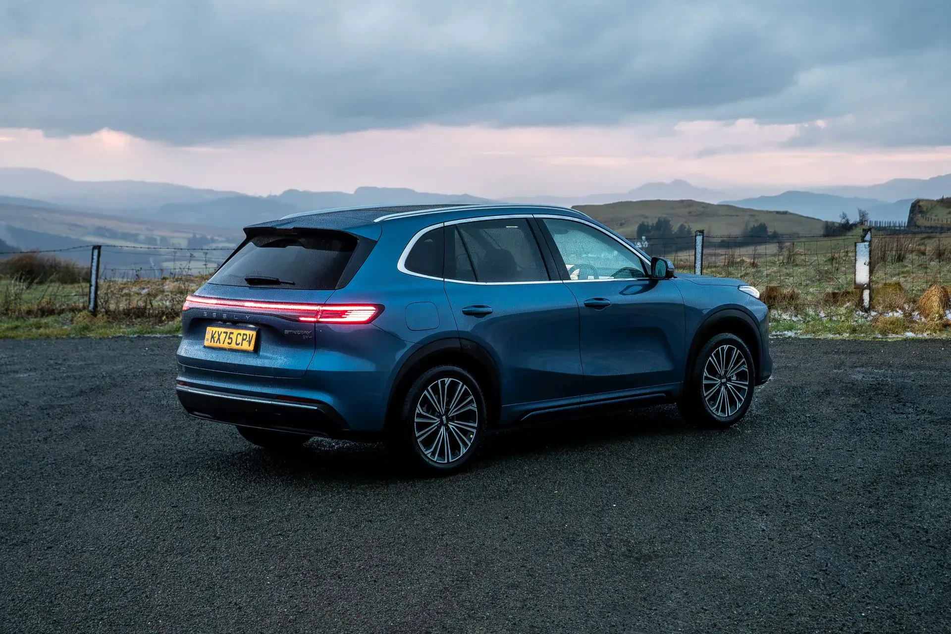 SUV Geely Starray silnik hybryda moc napęd spalanie cena ceny oceny zalety wady opinie tanio otomoto chiński