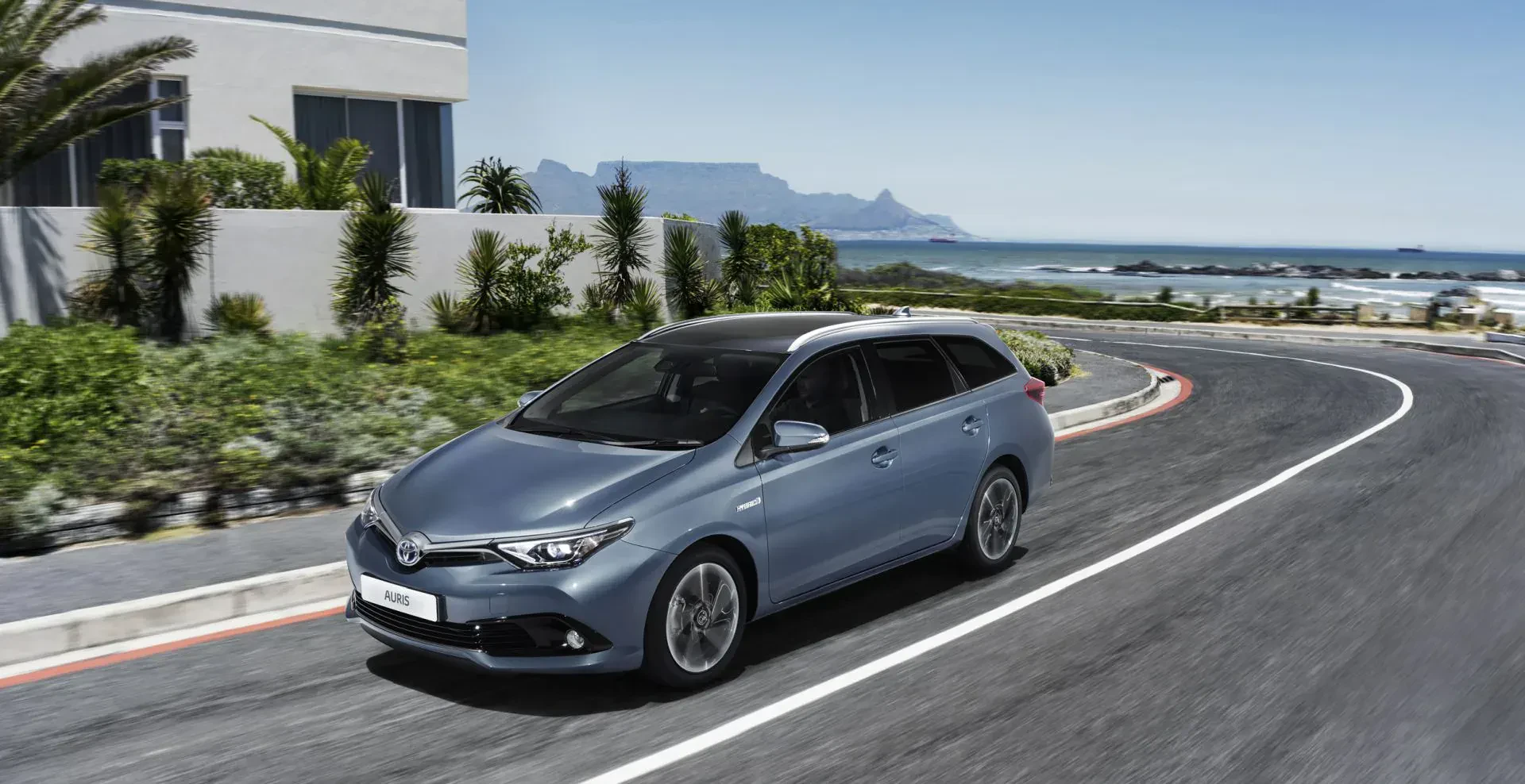 Toyota Auris benzyna diesel hybryda silnik cena ceny opinie oceny zalety wady tanio używana Corolla otomoto