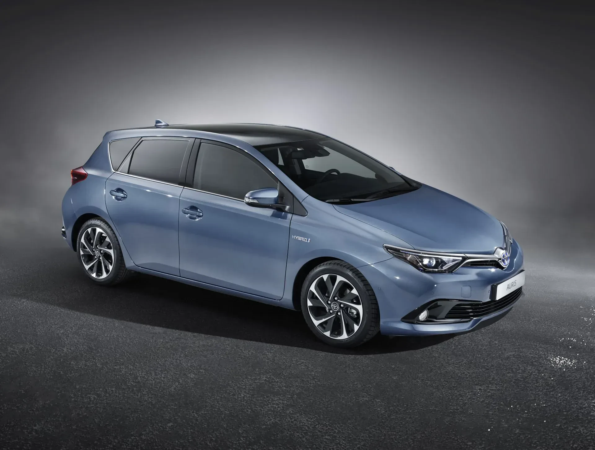 Toyota Auris benzyna diesel hybryda silnik cena ceny opinie oceny zalety wady tanio używana Corolla otomoto