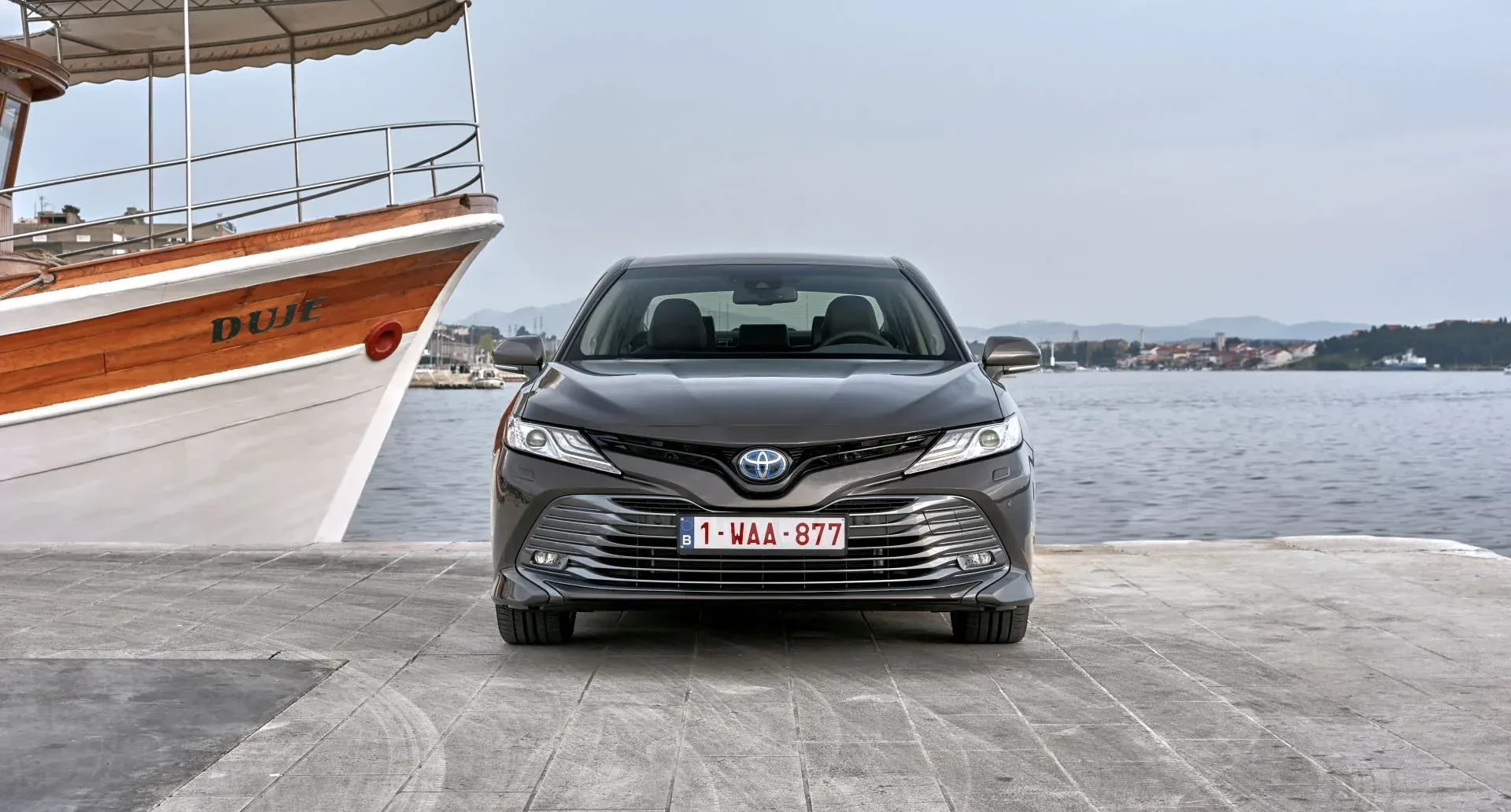 Ten samochód to Toyota Corolla w wersji premium. Jeszcze lepszy, mocniejszy i lepiej wyposażony