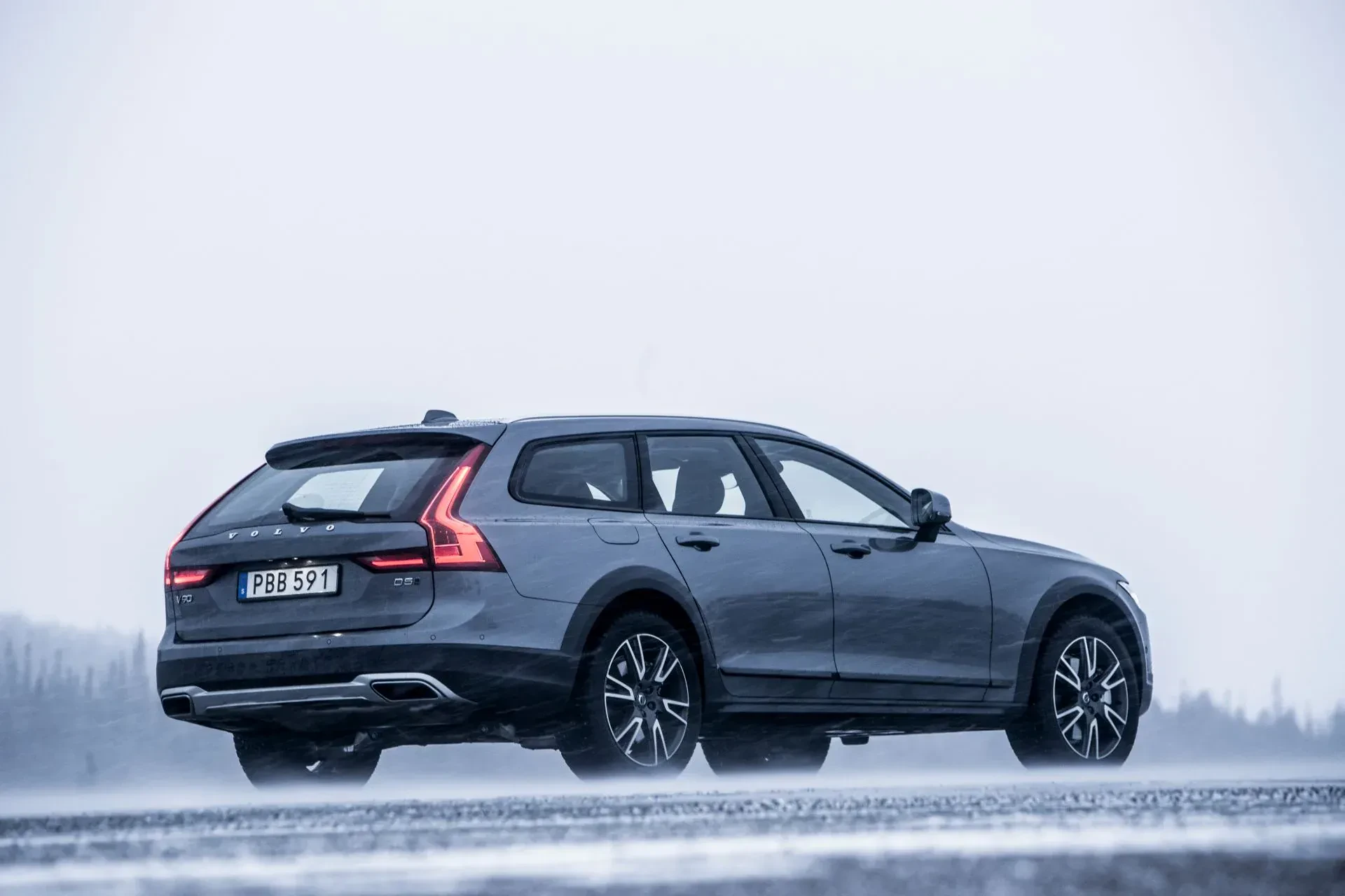 Volvo V90 kombi luksus rodzinne opinie oceny zalety wady otomoto używany cena ceny silnik benzyna diesel hybryda