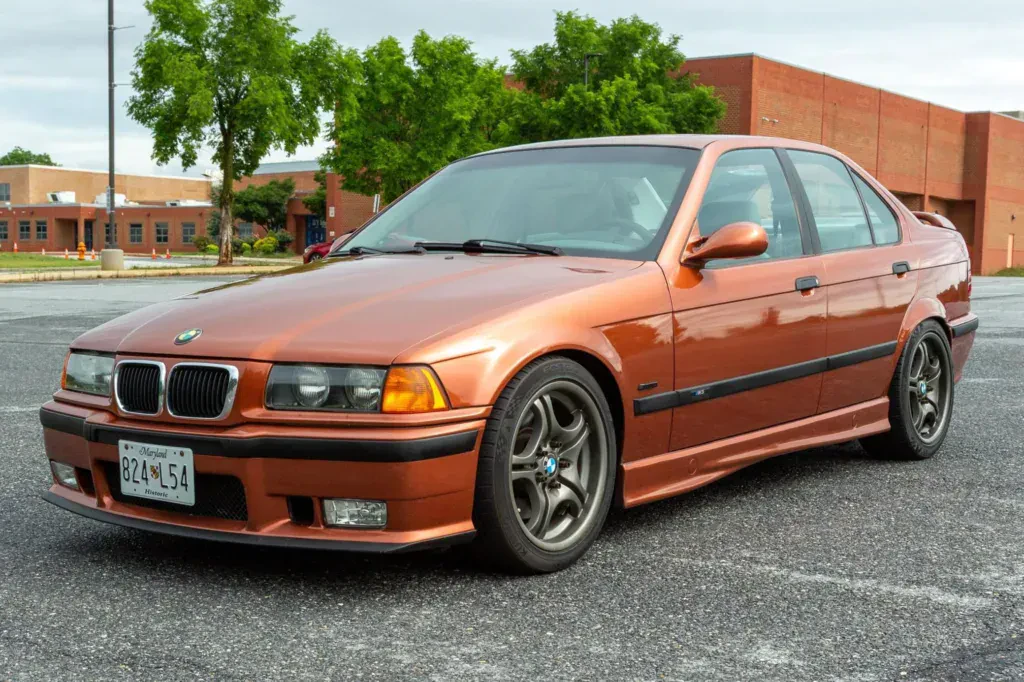bmw-m3-zloty-kolor