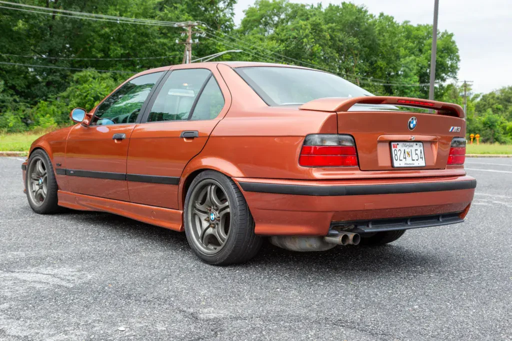 bmw-m3-zloty-kolor