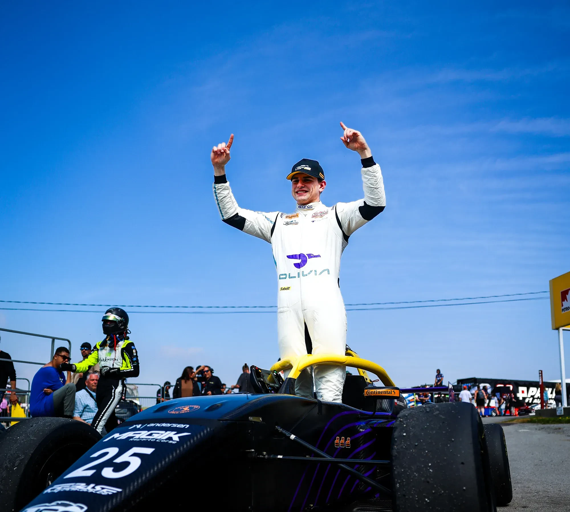 Młody Polak wykorzystuje danę mu szansę i jest na ścieżce, która prowadzi choćby do Indycar. Karol Pasiewicz liderem mistrzostw