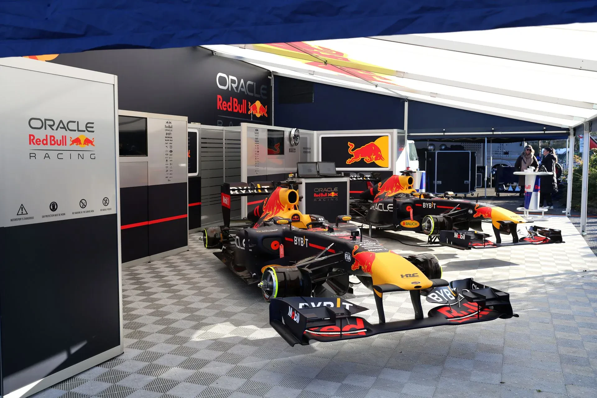 przerwa wakacyjna F1 Formuła 1 zamknięcie fabryki zawodnicy mechanicy