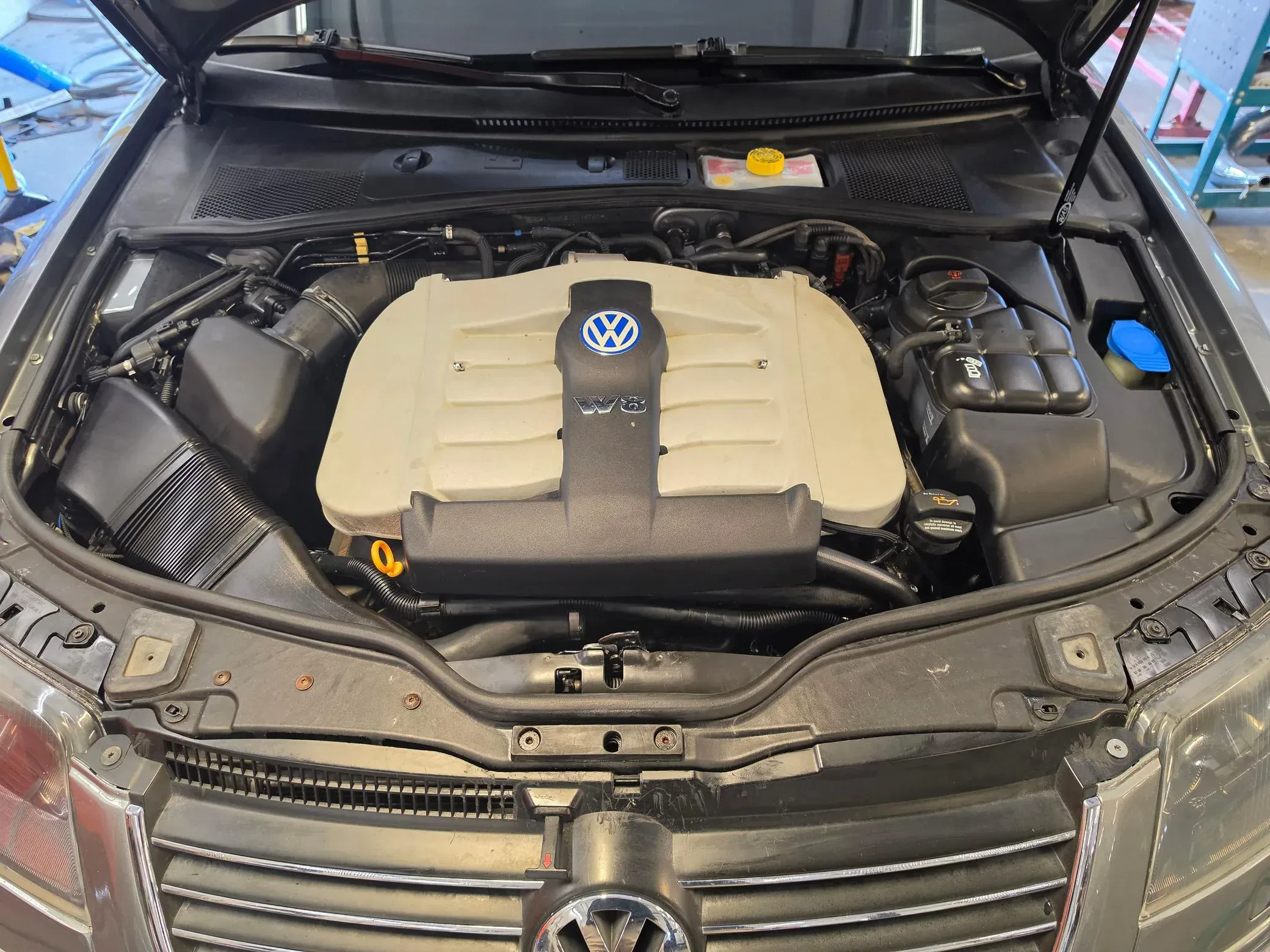 Ten VW Passat był królikiem doświadczalnym dla Bugatti Veyrona. Ultra rzadkie kombi za 30 tysięcy złotych