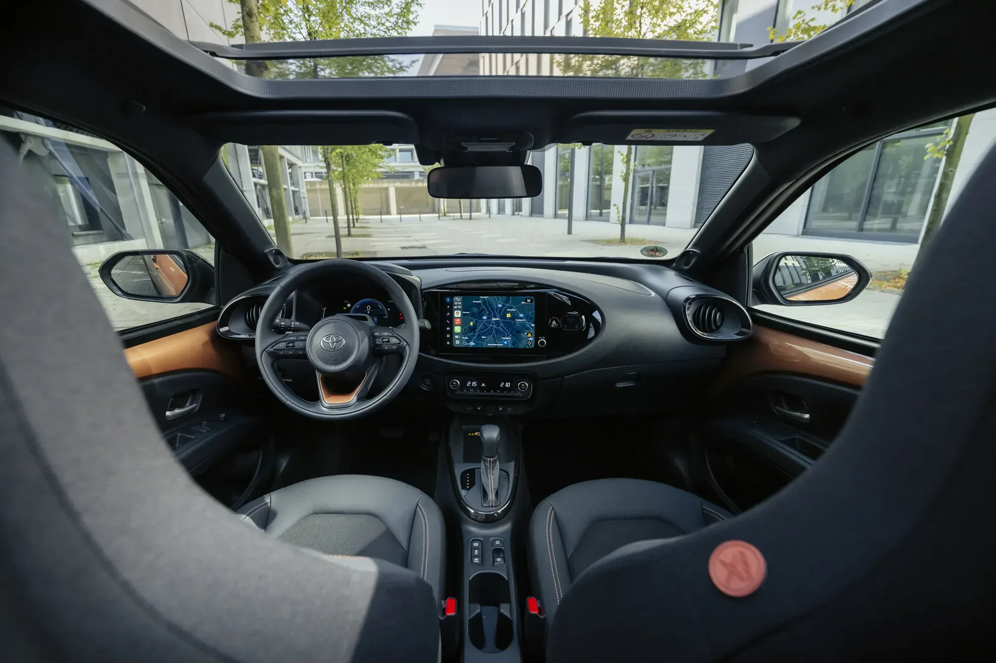 Hybrydowy crossover Toyoty za 81 900 zł stał się tu towarem pierwszej potrzeby. Niechcący stał się pogromcą Yarisa