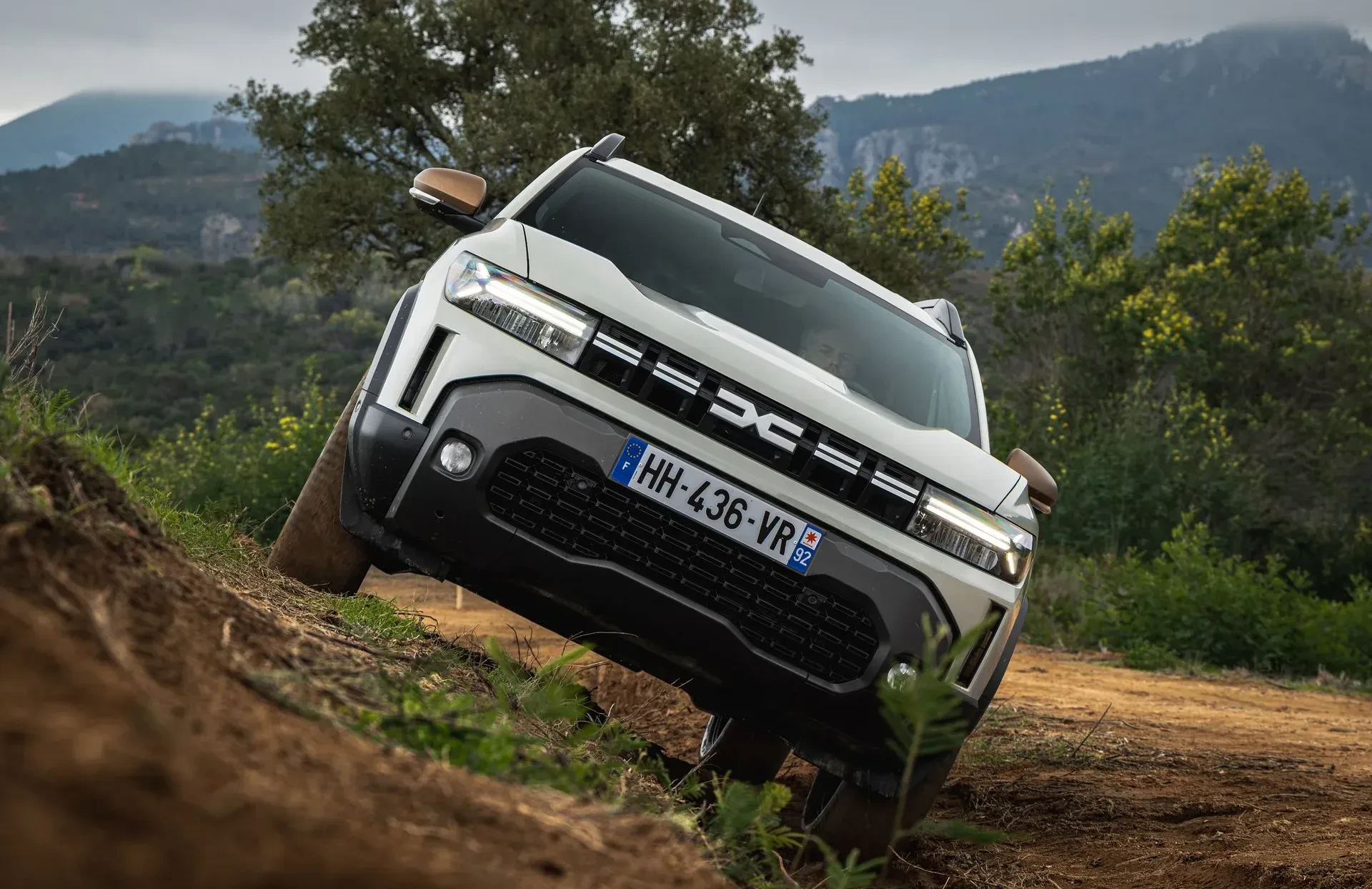 Dacia walnęła rabatami z trzyfuntowej armaty i szał na SUV-a nagle powrócił. Tutaj podważył panowanie króla segmentu