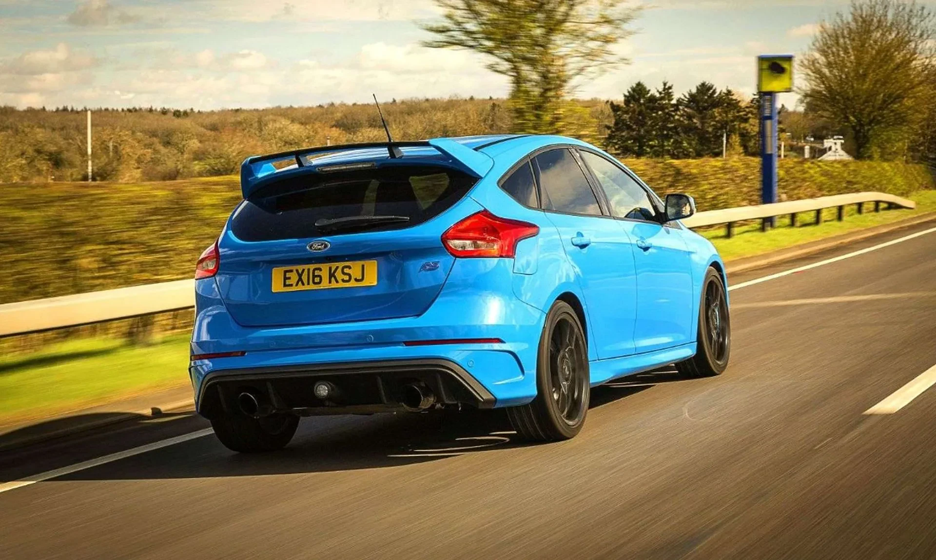 Ford Focus RS silnik moc benzyna koni wyposażenie system drift opinie oceny zalety wady cena ceny używany otomoto
