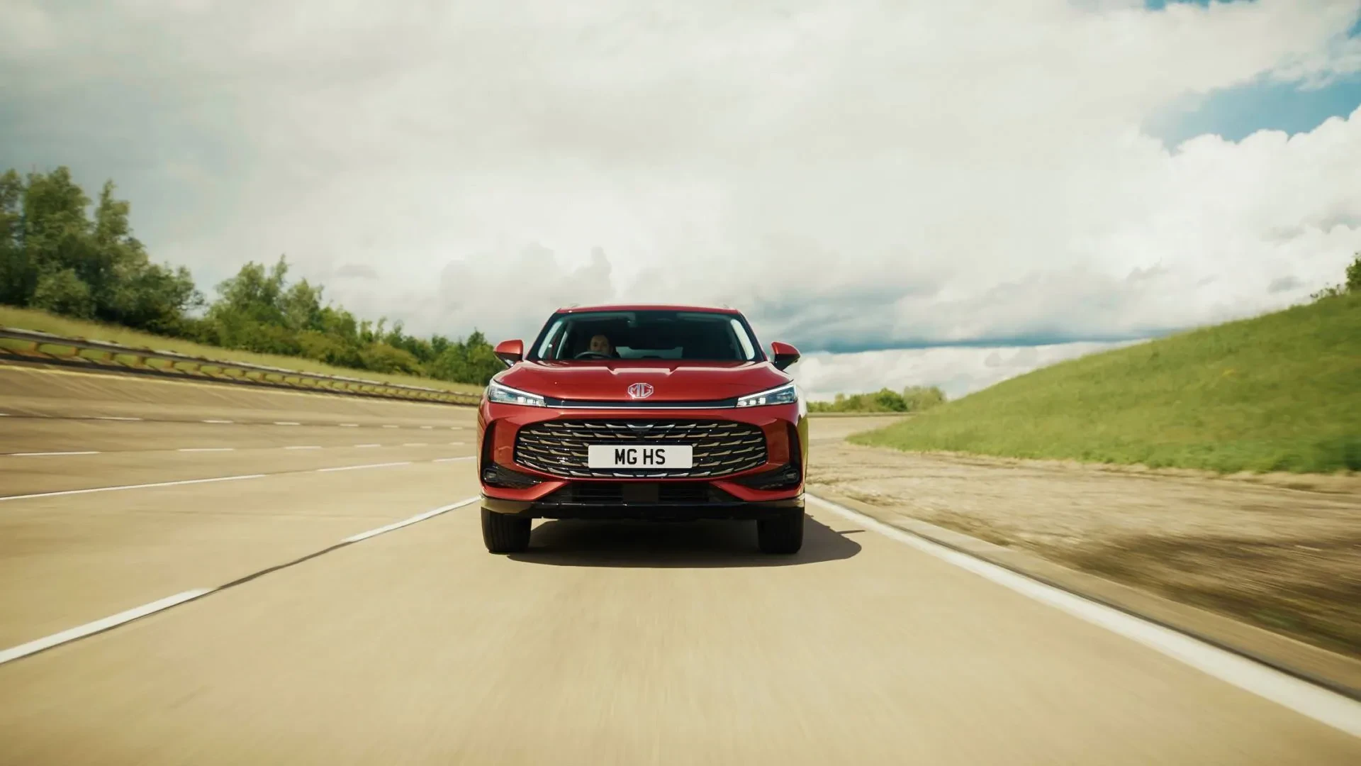 MG HS SUV wyniki sprzedaży chiński samochód cena oceny zalety wady
